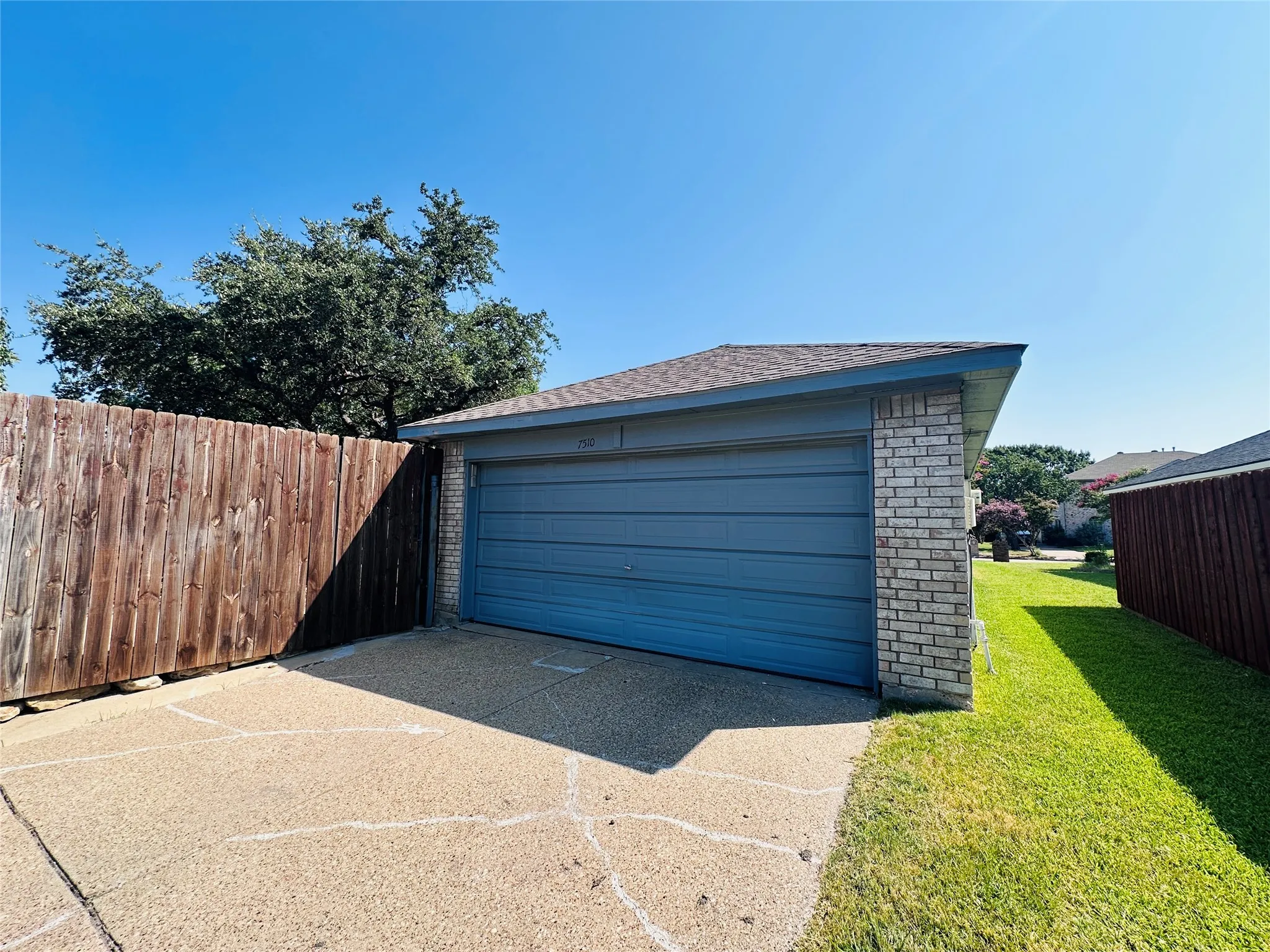 Single Family Residence For Sale in Dallas County , 7510 Beverly Drive, Rowlett, Texas 75089, 4 Bedroom, 2 Bathroom, 2 Garage spaces, 1,760 Sqft, built in 1987, mls#21359925, Real Estate Agent in Rowlett, Homes For Sale in Dallas county, Homes For Sale in Rowlett, Realtor in Rowlett Texas, Real Estate Brokerage Independent Realty Texas, Luminita Cordes Realtor