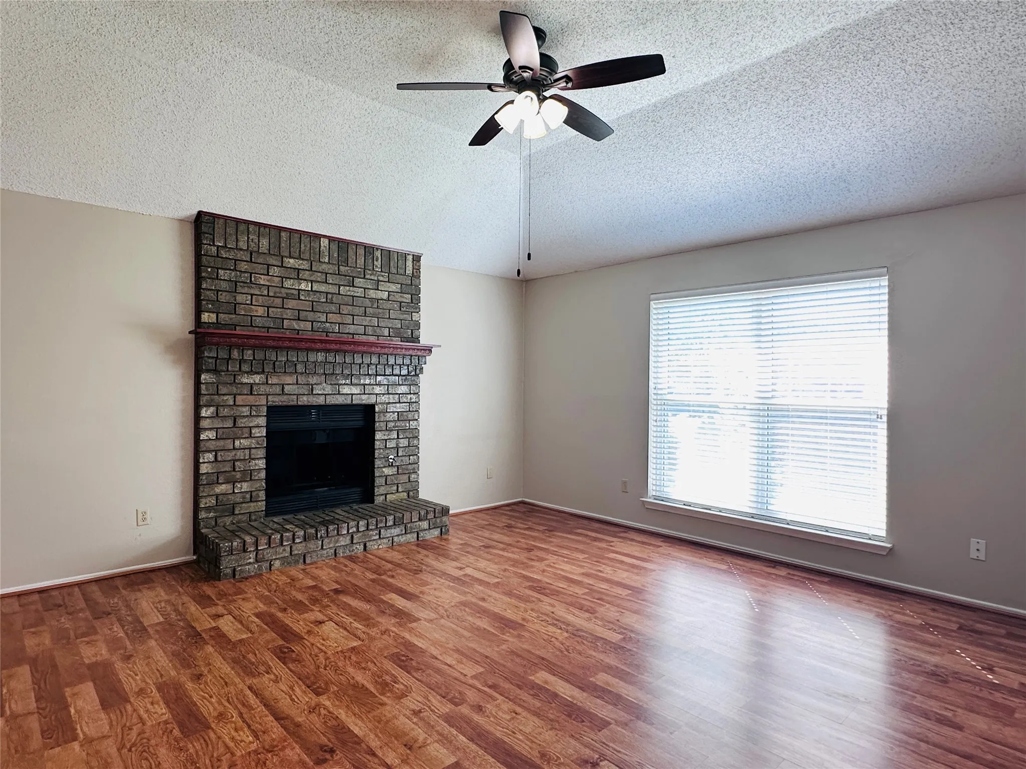 Single Family Residence For Sale in Dallas County , 7510 Beverly Drive, Rowlett, Texas 75089, 4 Bedroom, 2 Bathroom, 2 Garage spaces, 1,760 Sqft, built in 1987, mls#21359925, Real Estate Agent in Rowlett, Homes For Sale in Dallas county, Homes For Sale in Rowlett, Realtor in Rowlett Texas, Real Estate Brokerage Independent Realty Texas, Luminita Cordes Realtor
