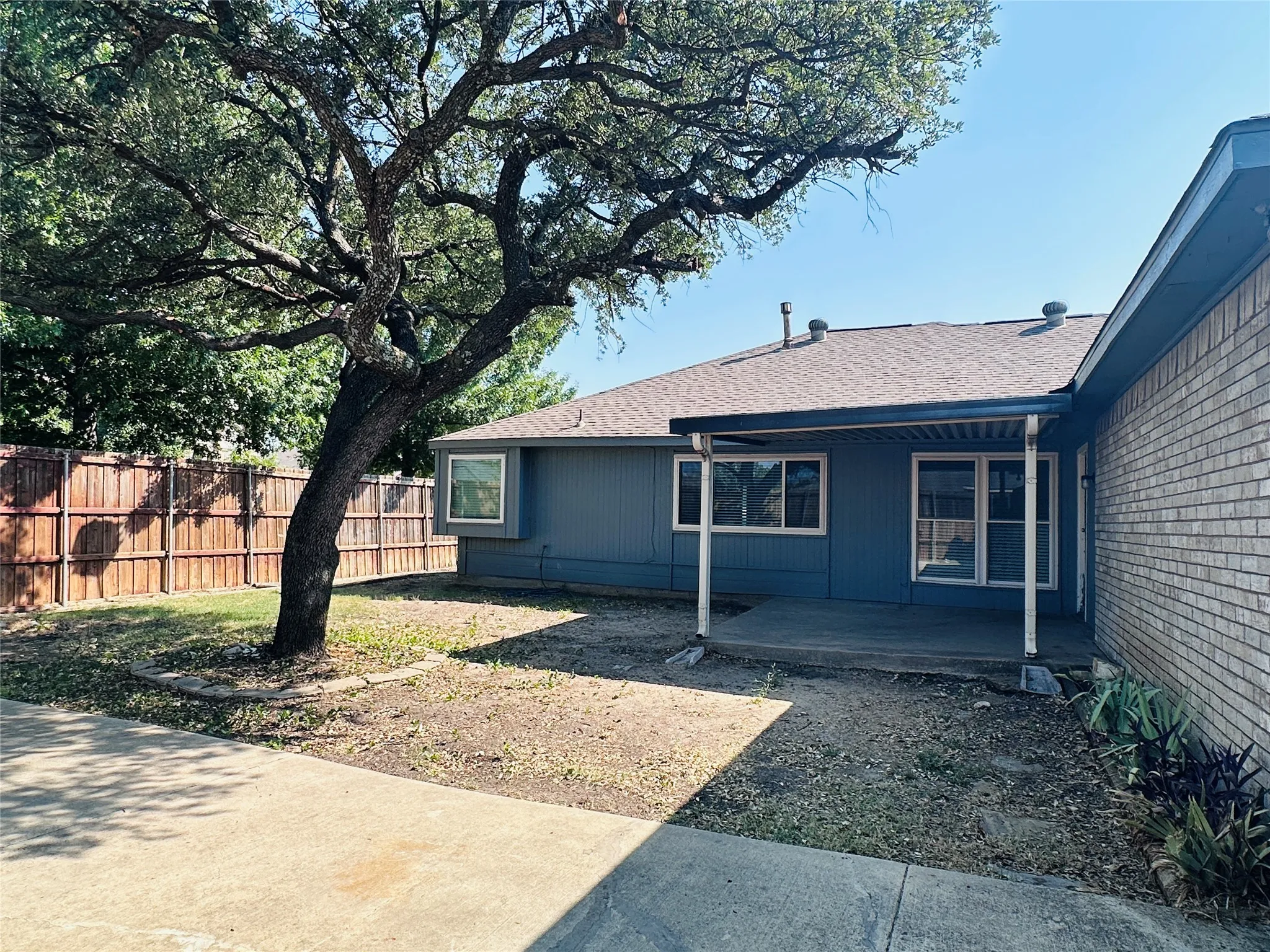Single Family Residence For Sale in Dallas County , 7510 Beverly Drive, Rowlett, Texas 75089, 4 Bedroom, 2 Bathroom, 2 Garage spaces, 1,760 Sqft, built in 1987, mls#21359925, Real Estate Agent in Rowlett, Homes For Sale in Dallas county, Homes For Sale in Rowlett, Realtor in Rowlett Texas, Real Estate Brokerage Independent Realty Texas, Luminita Cordes Realtor
