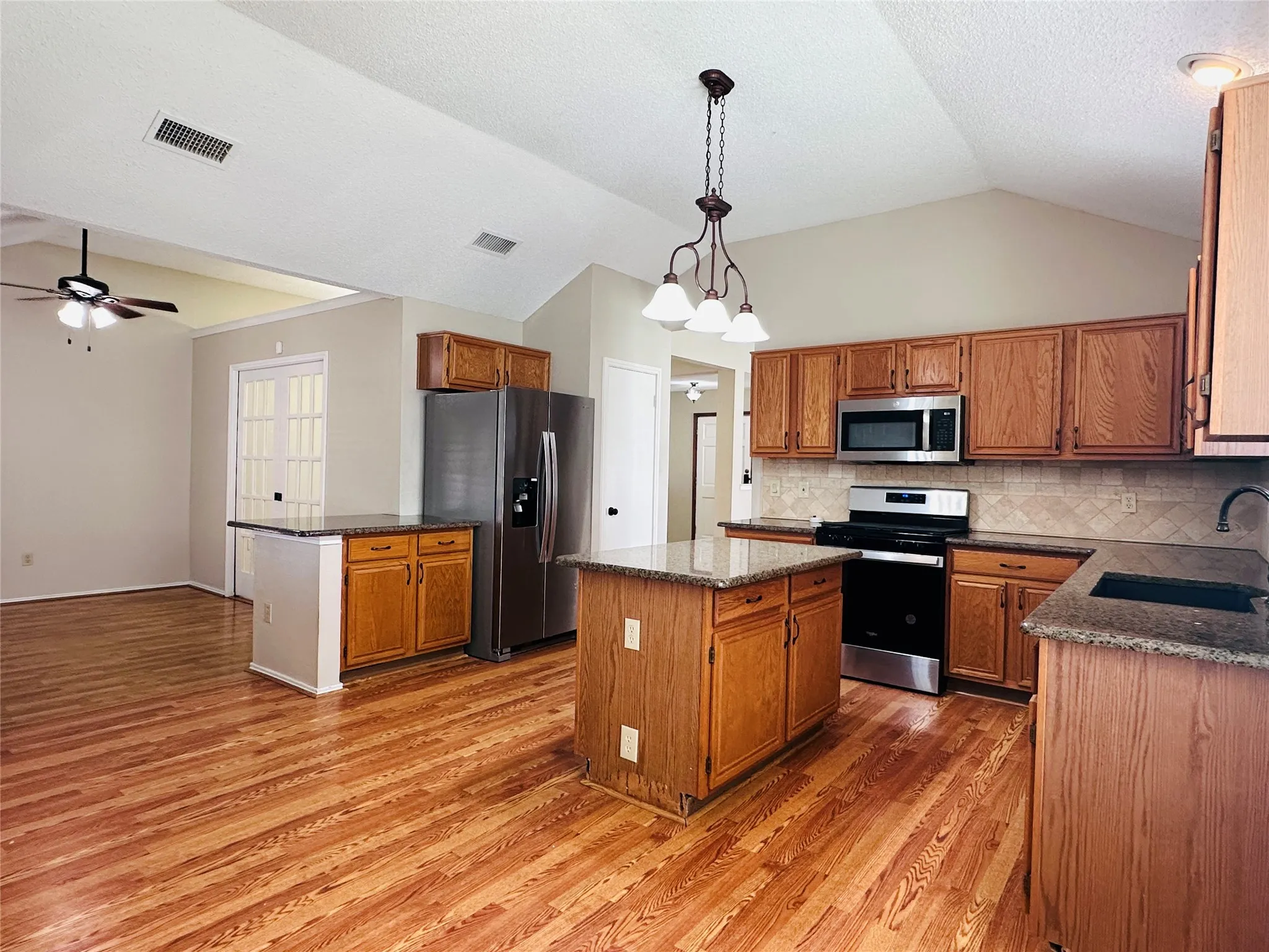 Single Family Residence For Sale in Dallas County , 7510 Beverly Drive, Rowlett, Texas 75089, 4 Bedroom, 2 Bathroom, 2 Garage spaces, 1,760 Sqft, built in 1987, mls#21359925, Real Estate Agent in Rowlett, Homes For Sale in Dallas county, Homes For Sale in Rowlett, Realtor in Rowlett Texas, Real Estate Brokerage Independent Realty Texas, Luminita Cordes Realtor