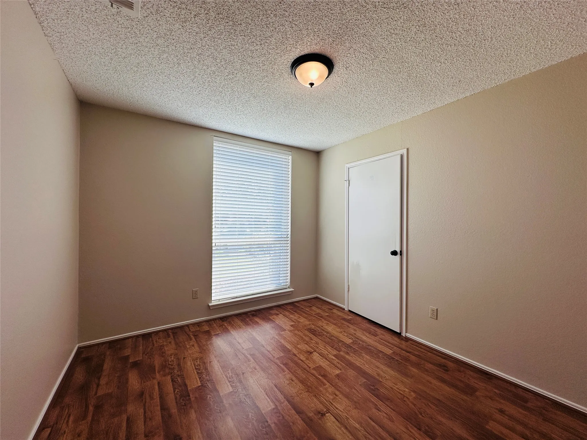 Single Family Residence For Sale in Dallas County , 7510 Beverly Drive, Rowlett, Texas 75089, 4 Bedroom, 2 Bathroom, 2 Garage spaces, 1,760 Sqft, built in 1987, mls#21359925, Real Estate Agent in Rowlett, Homes For Sale in Dallas county, Homes For Sale in Rowlett, Realtor in Rowlett Texas, Real Estate Brokerage Independent Realty Texas, Luminita Cordes Realtor