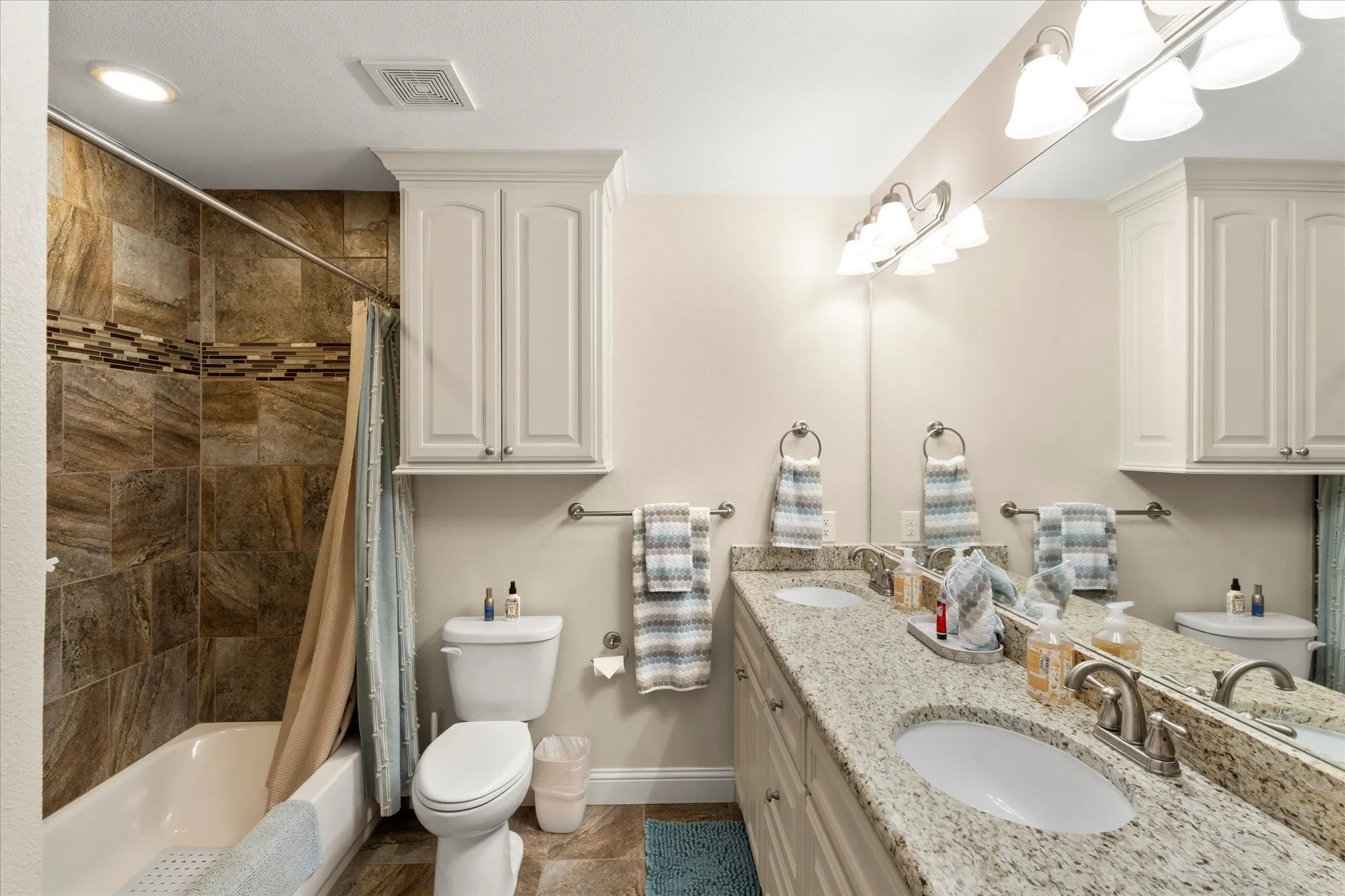 Single Family Residence For Sale in Henderson County , 13700 Park Harbor Drive, Eustace, Texas 75124, 4 Bedroom, 4 Bathroom, 2 Garage spaces, 2,616 Sqft, built in 2014, mls#21360530, Real Estate Agent in Eustace, Homes For Sale in Henderson county, Homes For Sale in Eustace, Realtor in Eustace Texas, Real Estate Brokerage Independent Realty Texas, Luminita Cordes Realtor