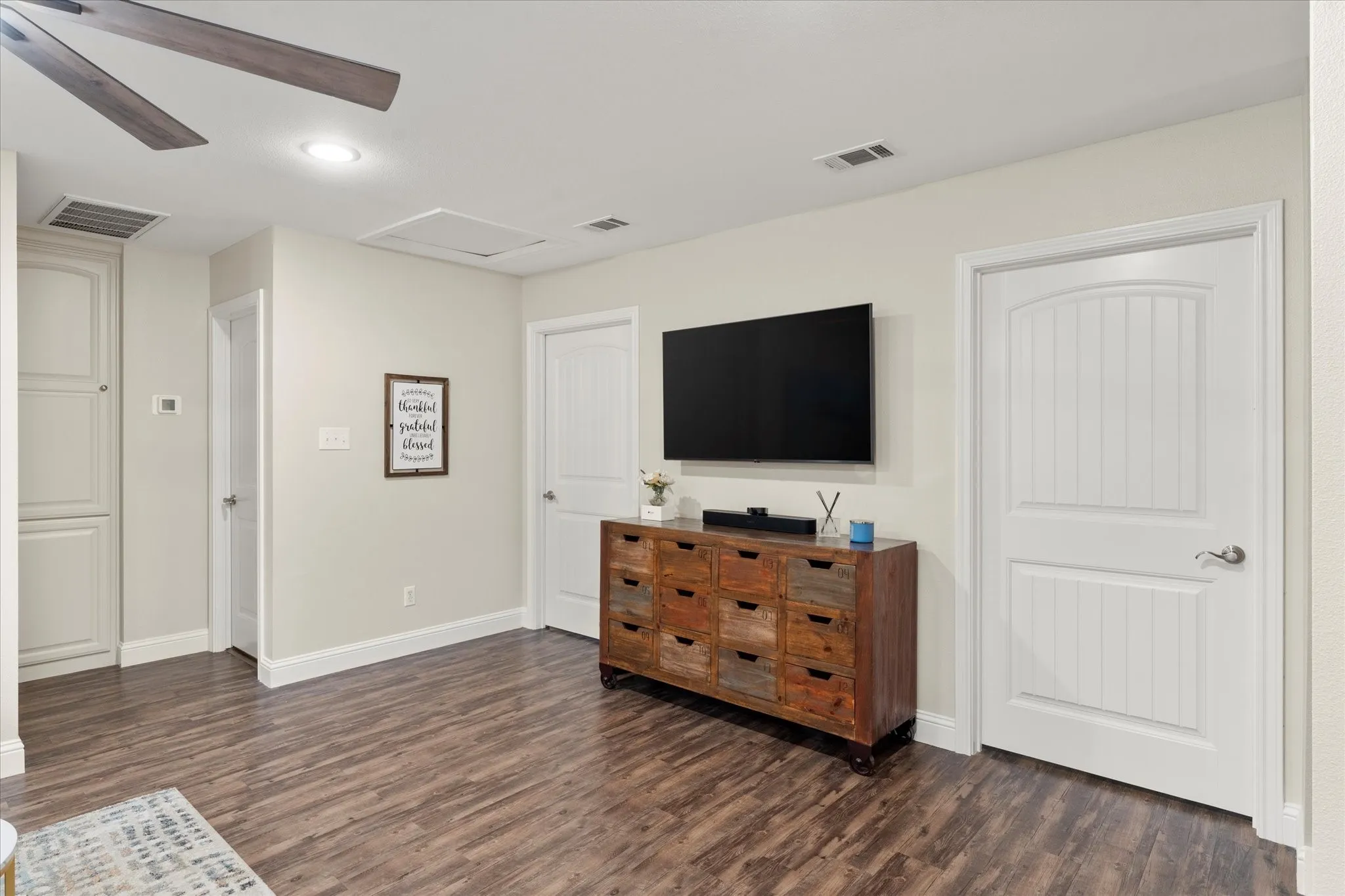 Single Family Residence For Sale in Henderson County , 13700 Park Harbor Drive, Eustace, Texas 75124, 4 Bedroom, 4 Bathroom, 2 Garage spaces, 2,616 Sqft, built in 2014, mls#21360530, Real Estate Agent in Eustace, Homes For Sale in Henderson county, Homes For Sale in Eustace, Realtor in Eustace Texas, Real Estate Brokerage Independent Realty Texas, Luminita Cordes Realtor
