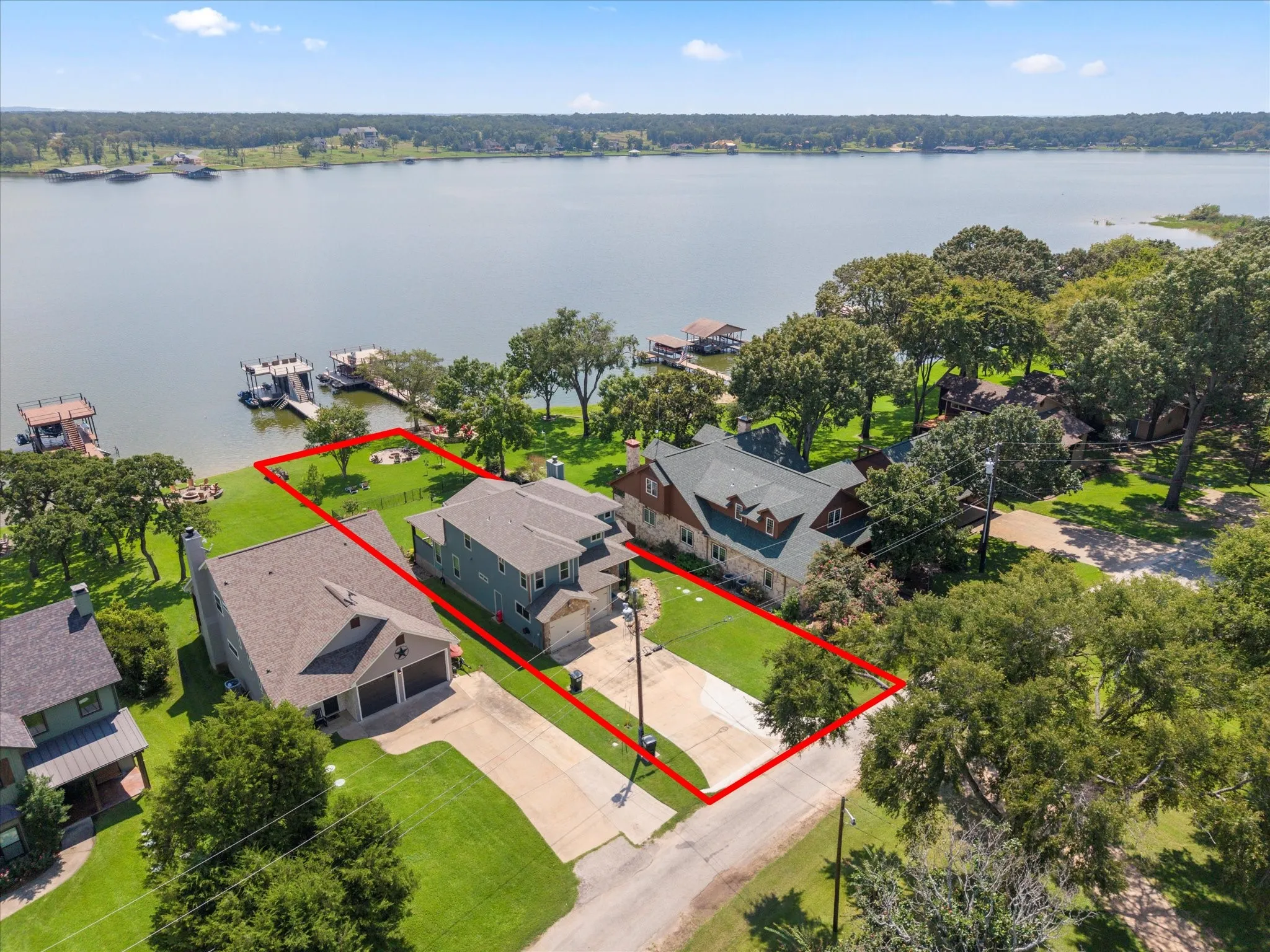 Single Family Residence For Sale in Henderson County , 13700 Park Harbor Drive, Eustace, Texas 75124, 4 Bedroom, 4 Bathroom, 2 Garage spaces, 2,616 Sqft, built in 2014, mls#21360530, Real Estate Agent in Eustace, Homes For Sale in Henderson county, Homes For Sale in Eustace, Realtor in Eustace Texas, Real Estate Brokerage Independent Realty Texas, Luminita Cordes Realtor