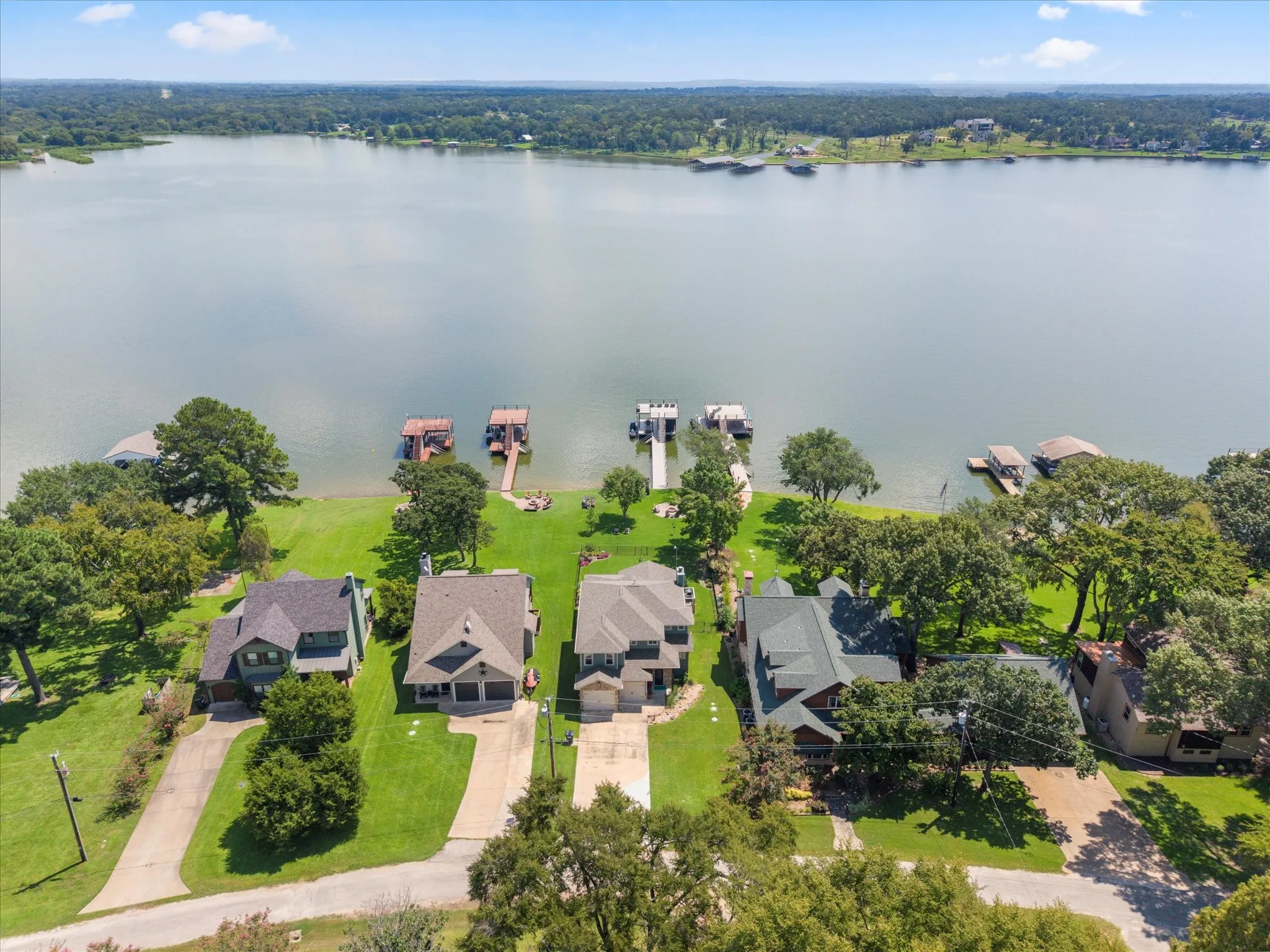 Single Family Residence For Sale in Henderson County , 13700 Park Harbor Drive, Eustace, Texas 75124, 4 Bedroom, 4 Bathroom, 2 Garage spaces, 2,616 Sqft, built in 2014, mls#21360530, Real Estate Agent in Eustace, Homes For Sale in Henderson county, Homes For Sale in Eustace, Realtor in Eustace Texas, Real Estate Brokerage Independent Realty Texas, Luminita Cordes Realtor