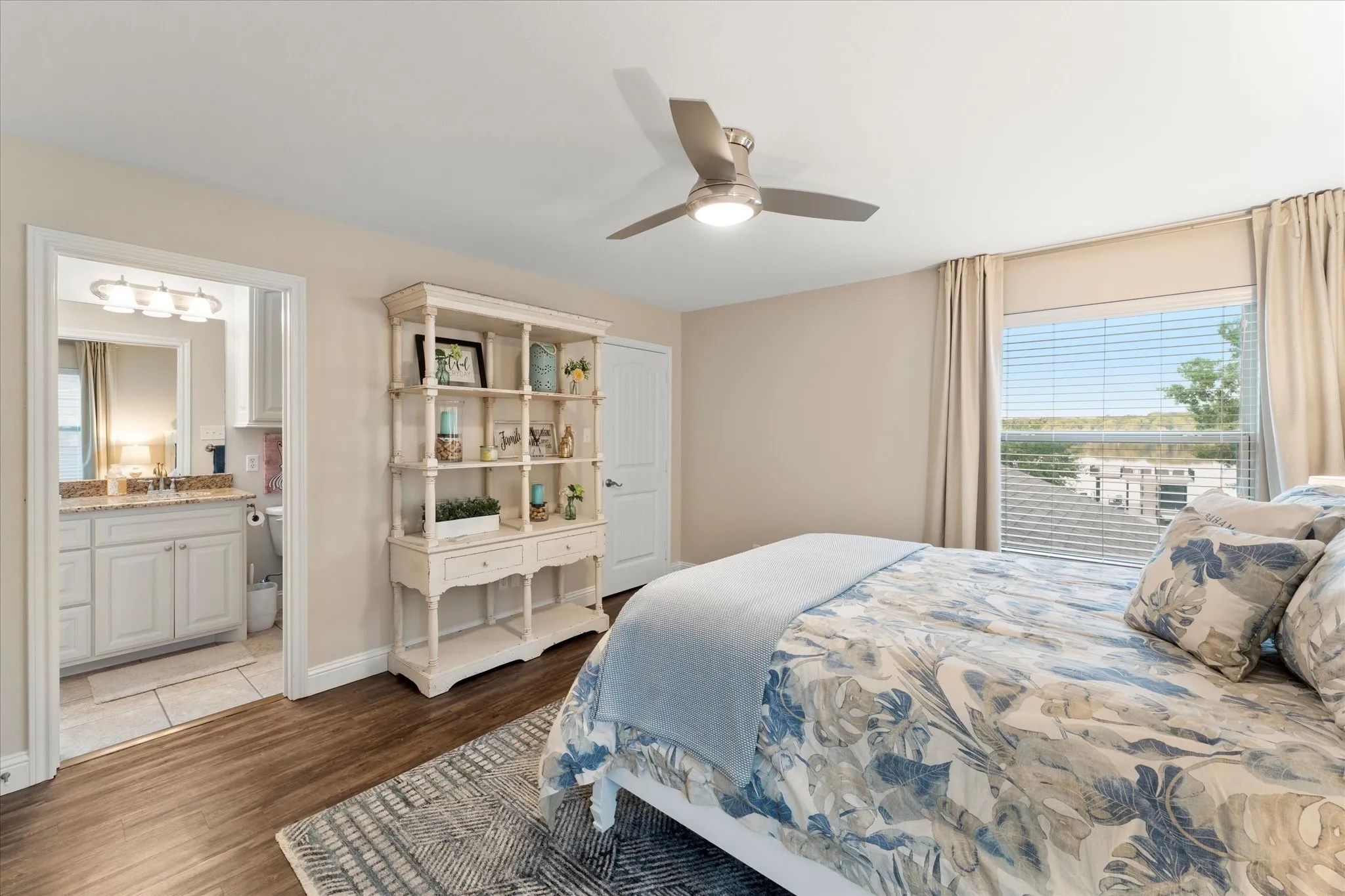 Single Family Residence For Sale in Henderson County , 13700 Park Harbor Drive, Eustace, Texas 75124, 4 Bedroom, 4 Bathroom, 2 Garage spaces, 2,616 Sqft, built in 2014, mls#21360530, Real Estate Agent in Eustace, Homes For Sale in Henderson county, Homes For Sale in Eustace, Realtor in Eustace Texas, Real Estate Brokerage Independent Realty Texas, Luminita Cordes Realtor