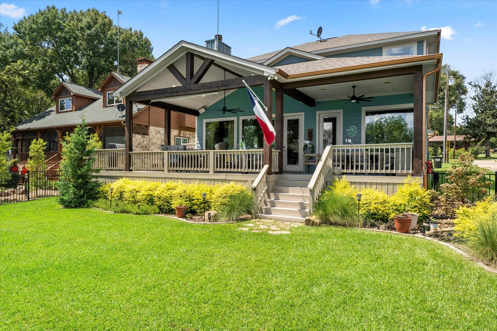 Single Family Residence For Sale in Henderson County , 13700 Park Harbor Drive, Eustace, Texas 75124, 4 Bedroom, 4 Bathroom, 2 Garage spaces, 2,616 Sqft, built in 2014, mls#21360530, Real Estate Agent in Eustace, Homes For Sale in Henderson county, Homes For Sale in Eustace, Realtor in Eustace Texas, Real Estate Brokerage Independent Realty Texas, Luminita Cordes Realtor