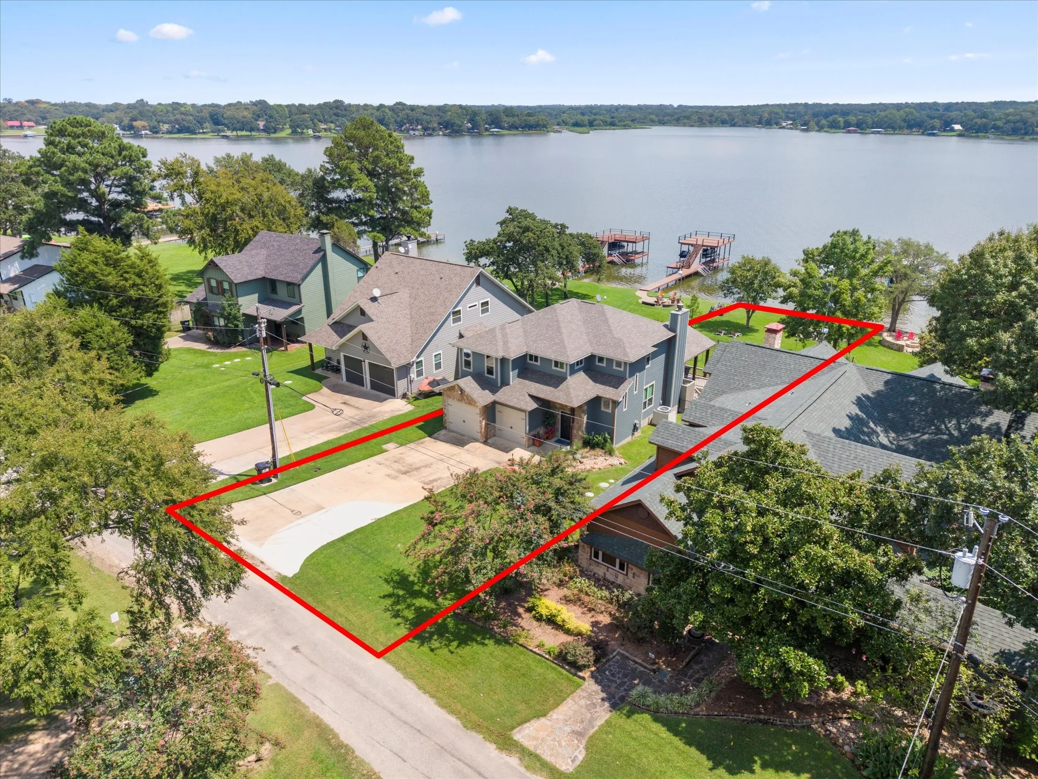 Single Family Residence For Sale in Henderson County , 13700 Park Harbor Drive, Eustace, Texas 75124, 4 Bedroom, 4 Bathroom, 2 Garage spaces, 2,616 Sqft, built in 2014, mls#21360530, Real Estate Agent in Eustace, Homes For Sale in Henderson county, Homes For Sale in Eustace, Realtor in Eustace Texas, Real Estate Brokerage Independent Realty Texas, Luminita Cordes Realtor