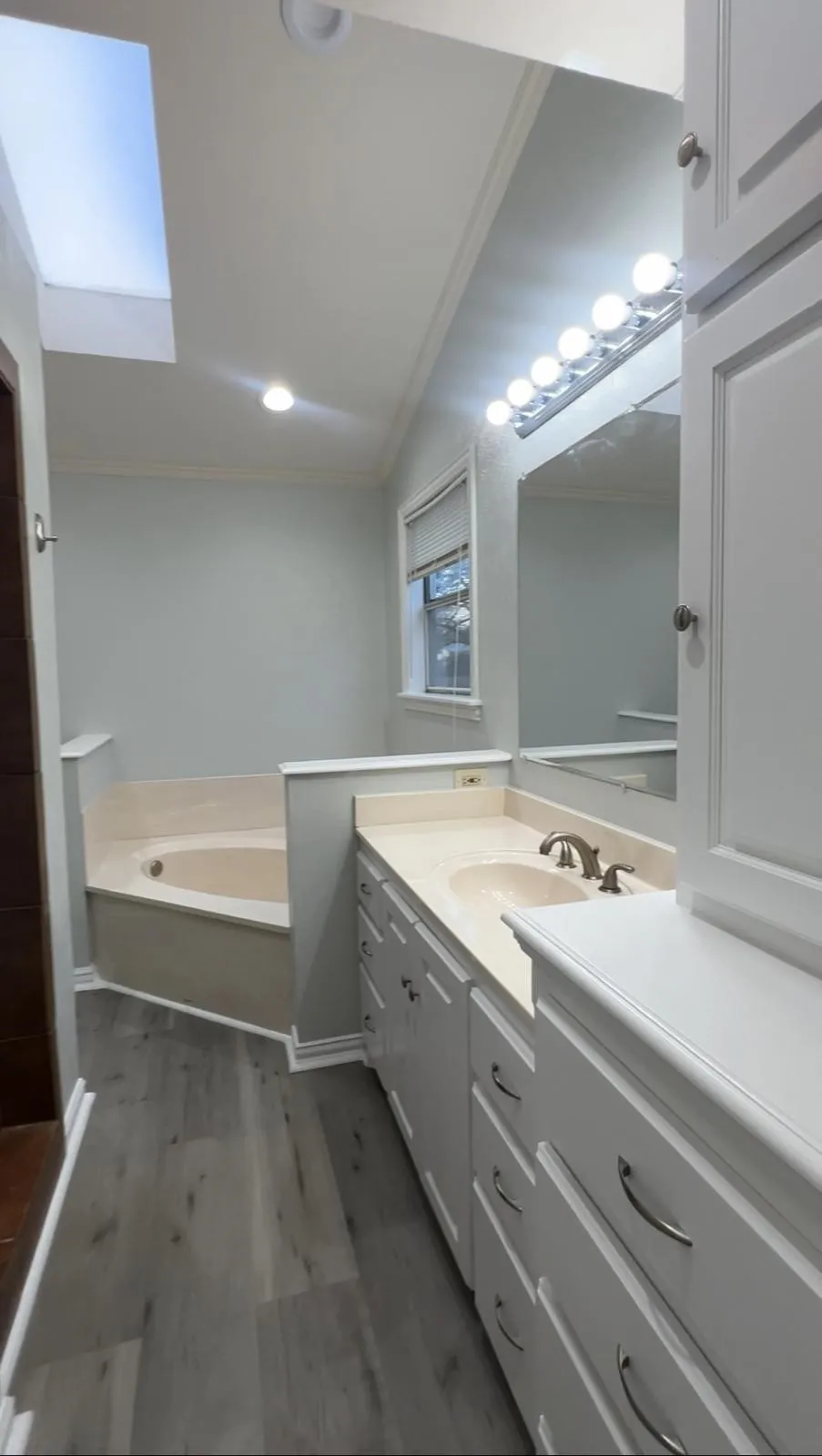 Single Family Residence For Rent in Tarrant County , 104 Jean Lane, Euless, Texas 76040, 4 Bedroom, 3 Bathroom, 4 Garage spaces, 1,375 Sqft, built in 1961, mls#21360533, Real Estate Agent in Euless, Homes For Rent in Tarrant county, Homes For Rent in Euless, Realtor in Euless Texas, Real Estate Brokerage Independent Realty Texas, Luminita Cordes Realtor