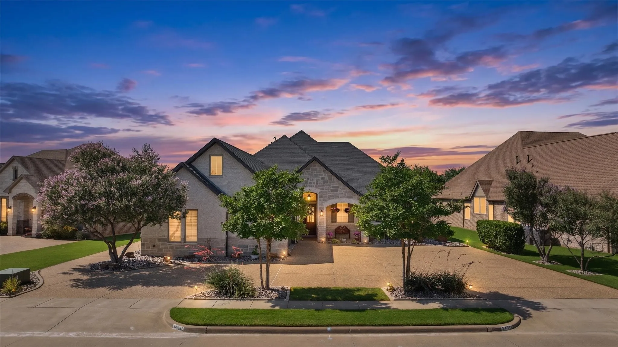 Single Family Residence For Sale in Hood County , 2603 Waters Edge Drive, Granbury, Texas 76048, 3 Bedroom, 3 Bathroom, 2 Garage spaces, 2,560 Sqft, built in 2017, mls#21333736, Real Estate Agent in Granbury, Homes For Sale in Hood county, Homes For Sale in Granbury, Realtor in Granbury Texas, Real Estate Brokerage Independent Realty Texas, Luminita Cordes Realtor