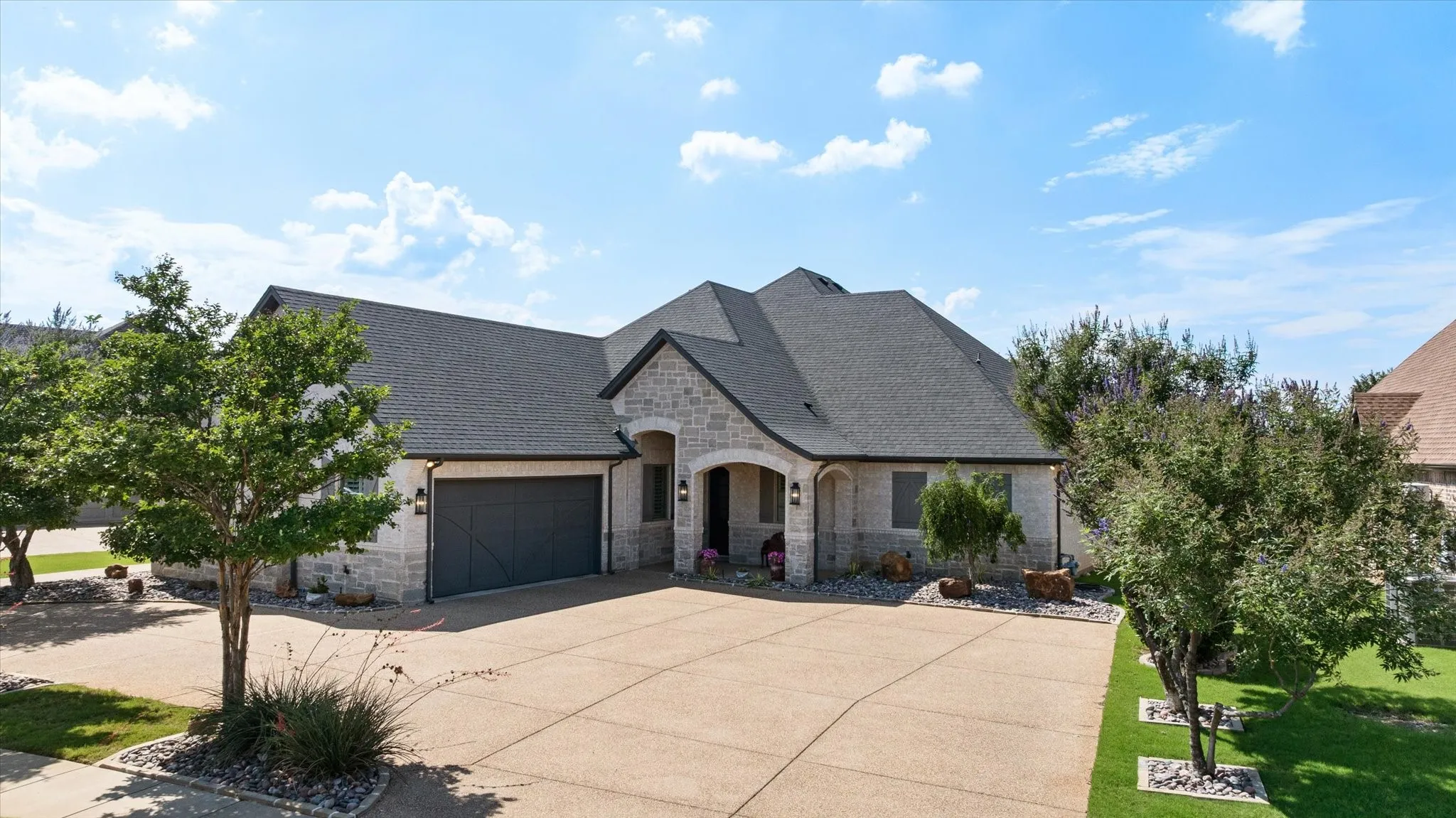 Single Family Residence For Sale in Hood County , 2603 Waters Edge Drive, Granbury, Texas 76048, 3 Bedroom, 3 Bathroom, 2 Garage spaces, 2,560 Sqft, built in 2017, mls#21333736, Real Estate Agent in Granbury, Homes For Sale in Hood county, Homes For Sale in Granbury, Realtor in Granbury Texas, Real Estate Brokerage Independent Realty Texas, Luminita Cordes Realtor