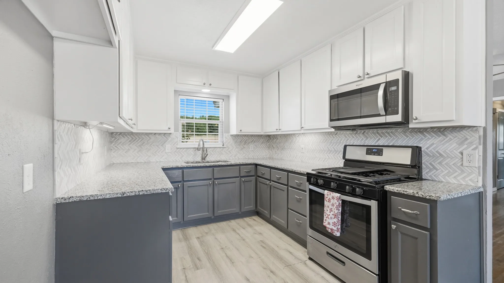 Single Family Residence For Sale in Parker County , 313 W 7th Street, Weatherford, Texas 76086, 3 Bedroom, 1 Bathroom, 1 Garage spaces, 1,135 Sqft, built in 1958, mls#21358328, Real Estate Agent in Weatherford, Homes For Sale in Parker county, Homes For Sale in Weatherford, Realtor in Weatherford Texas, Real Estate Brokerage Independent Realty Texas, Luminita Cordes Realtor
