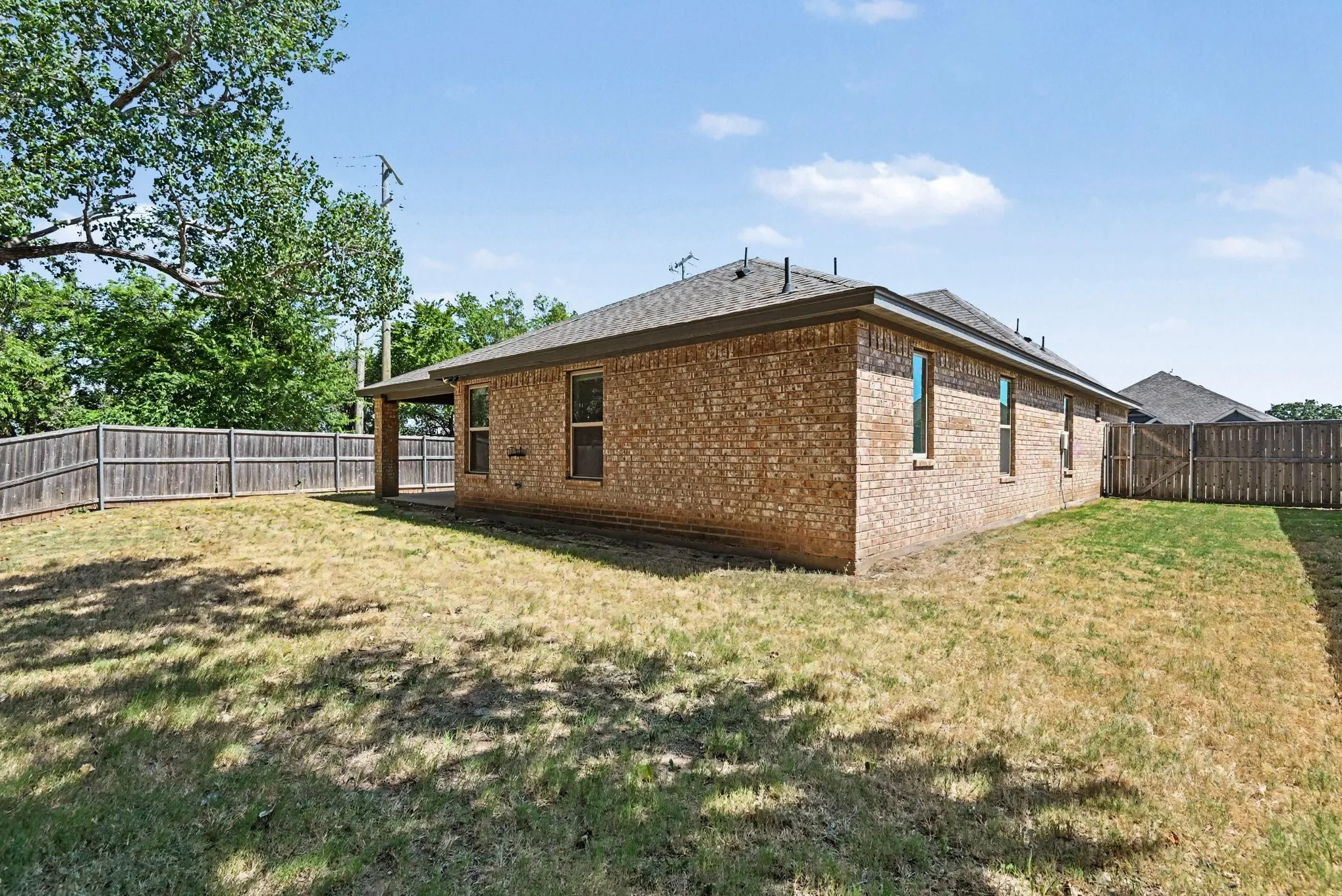 Single Family Residence For Sale in Parker County , 977 Sam Street, Springtown, Texas 76082, 4 Bedroom, 2 Bathroom, 2 Garage spaces, 1,785 Sqft, built in 2020, mls#21360097, Real Estate Agent in Springtown, Homes For Sale in Parker county, Homes For Sale in Springtown, Realtor in Springtown Texas, Real Estate Brokerage Independent Realty Texas, Luminita Cordes Realtor