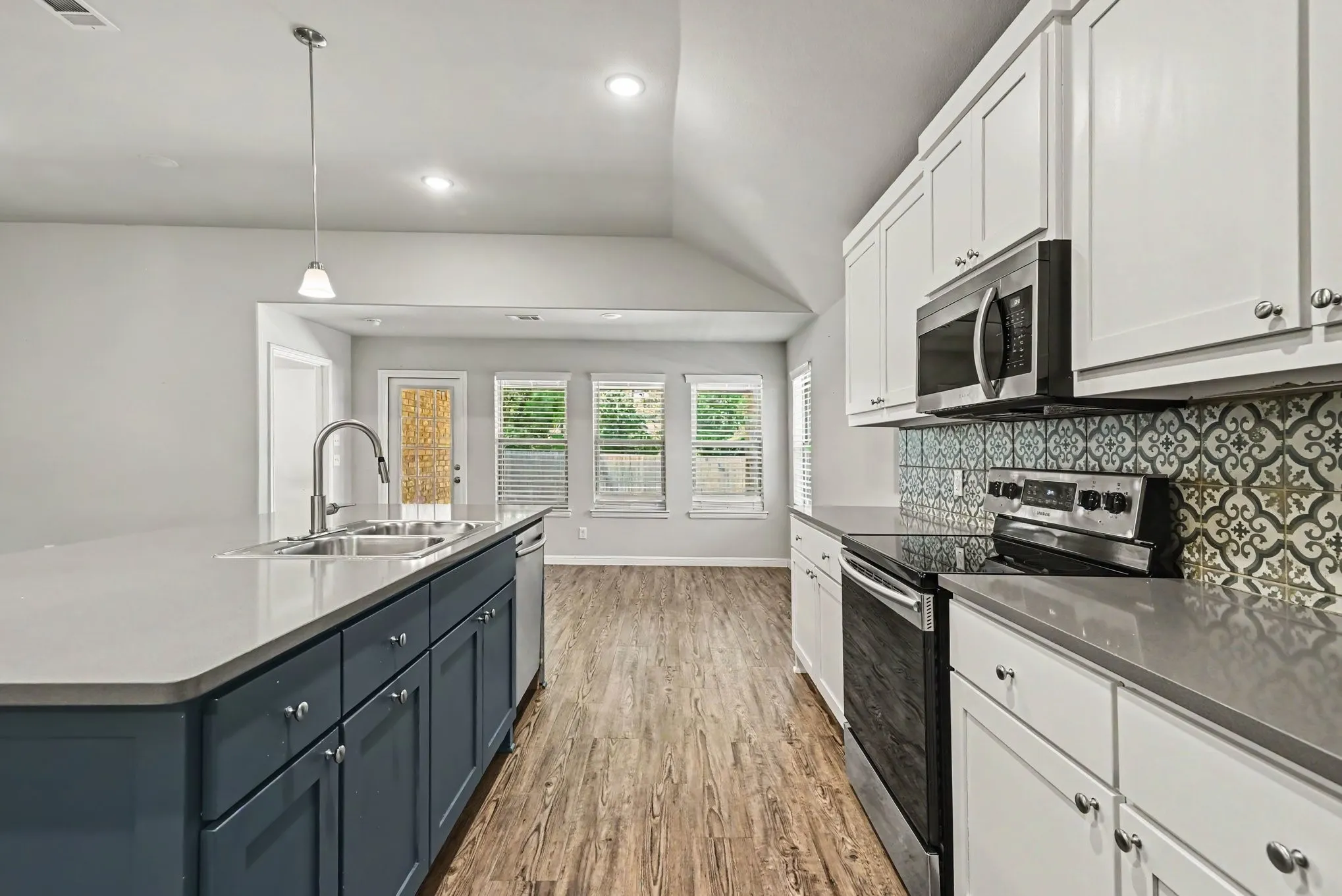 Single Family Residence For Sale in Parker County , 977 Sam Street, Springtown, Texas 76082, 4 Bedroom, 2 Bathroom, 2 Garage spaces, 1,785 Sqft, built in 2020, mls#21360097, Real Estate Agent in Springtown, Homes For Sale in Parker county, Homes For Sale in Springtown, Realtor in Springtown Texas, Real Estate Brokerage Independent Realty Texas, Luminita Cordes Realtor