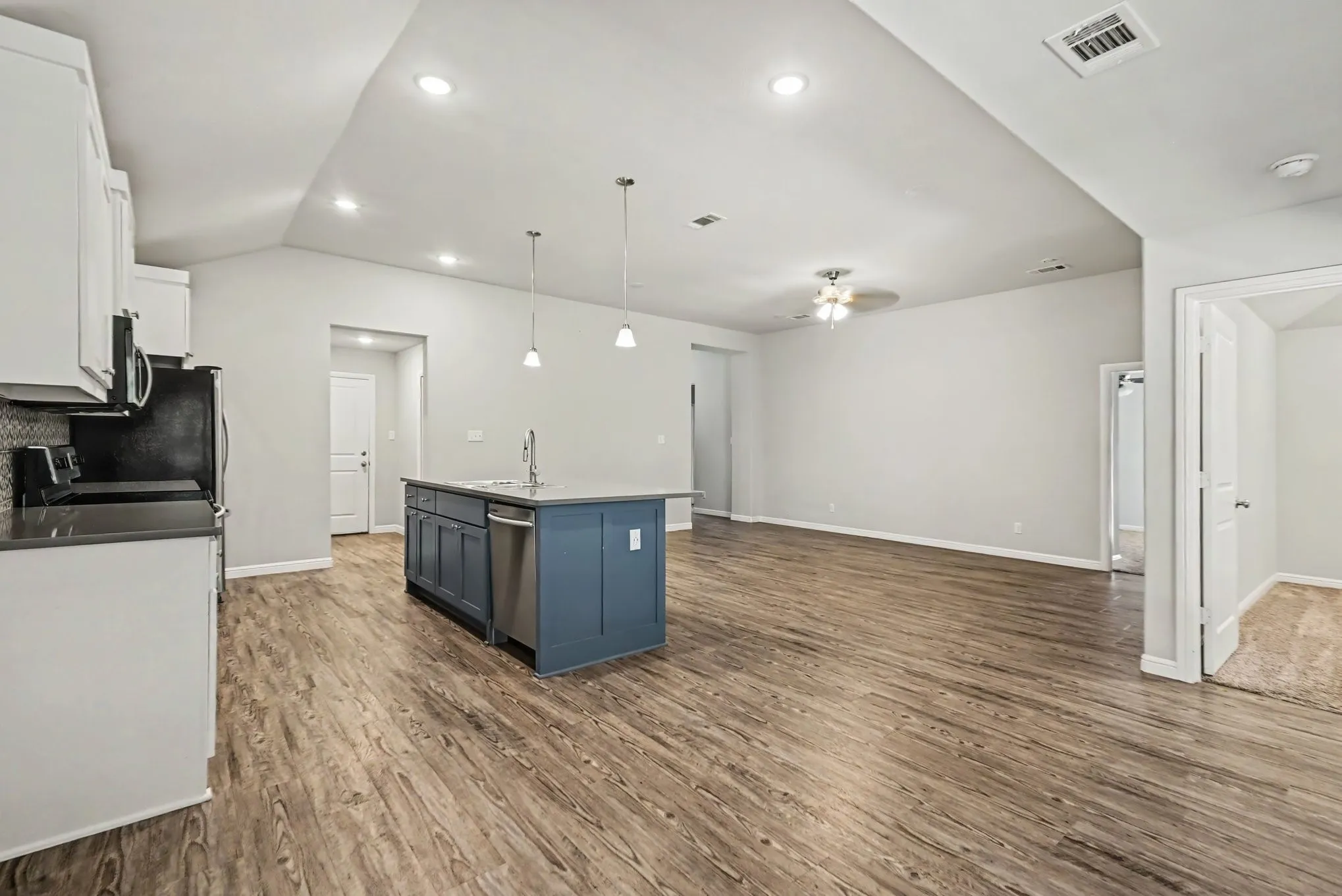 Single Family Residence For Sale in Parker County , 977 Sam Street, Springtown, Texas 76082, 4 Bedroom, 2 Bathroom, 2 Garage spaces, 1,785 Sqft, built in 2020, mls#21360097, Real Estate Agent in Springtown, Homes For Sale in Parker county, Homes For Sale in Springtown, Realtor in Springtown Texas, Real Estate Brokerage Independent Realty Texas, Luminita Cordes Realtor