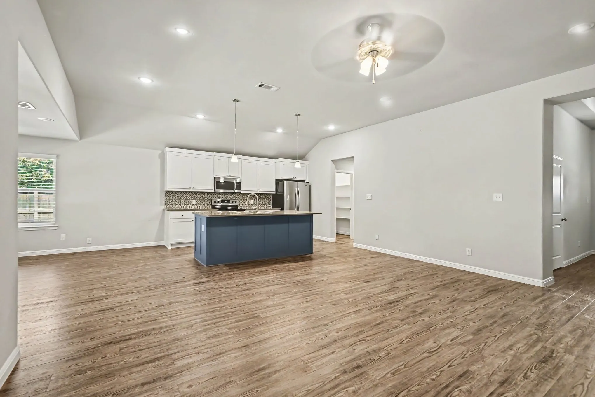 Single Family Residence For Sale in Parker County , 977 Sam Street, Springtown, Texas 76082, 4 Bedroom, 2 Bathroom, 2 Garage spaces, 1,785 Sqft, built in 2020, mls#21360097, Real Estate Agent in Springtown, Homes For Sale in Parker county, Homes For Sale in Springtown, Realtor in Springtown Texas, Real Estate Brokerage Independent Realty Texas, Luminita Cordes Realtor