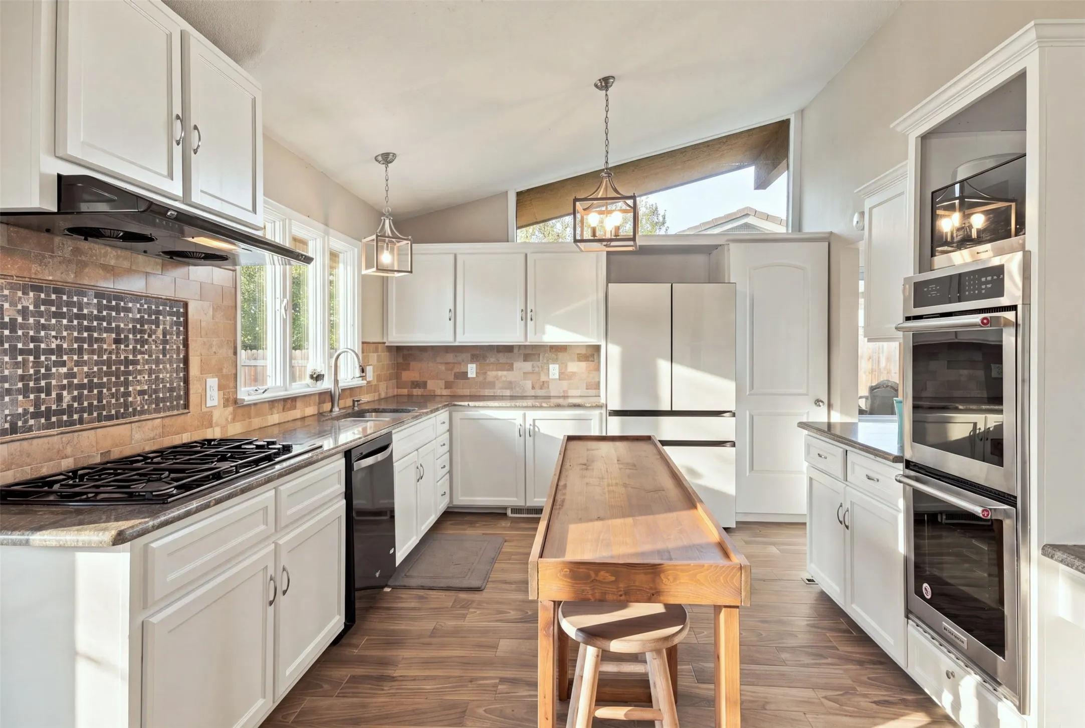 Single Family Residence For Sale in Tarrant County , 2811 Crowley Court, Arlington, Texas 76012, 4 Bedroom, 3 Bathroom, 2 Garage spaces, 2,856 Sqft, built in 1969, mls#21360074, Real Estate Agent in Arlington, Homes For Sale in Tarrant county, Homes For Sale in Arlington, Realtor in Arlington Texas, Real Estate Brokerage Independent Realty Texas, Luminita Cordes Realtor