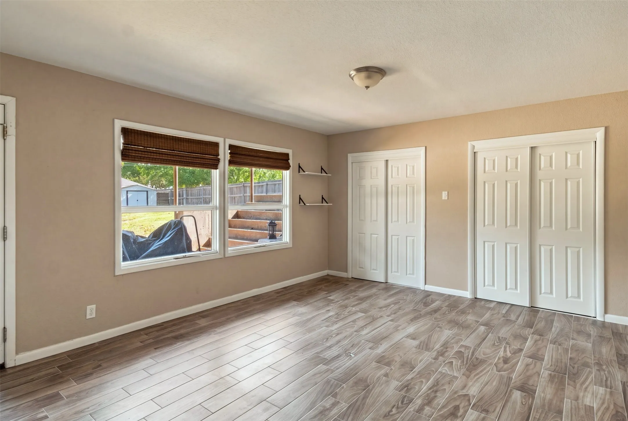 Single Family Residence For Sale in Tarrant County , 2811 Crowley Court, Arlington, Texas 76012, 4 Bedroom, 3 Bathroom, 2 Garage spaces, 2,856 Sqft, built in 1969, mls#21360074, Real Estate Agent in Arlington, Homes For Sale in Tarrant county, Homes For Sale in Arlington, Realtor in Arlington Texas, Real Estate Brokerage Independent Realty Texas, Luminita Cordes Realtor
