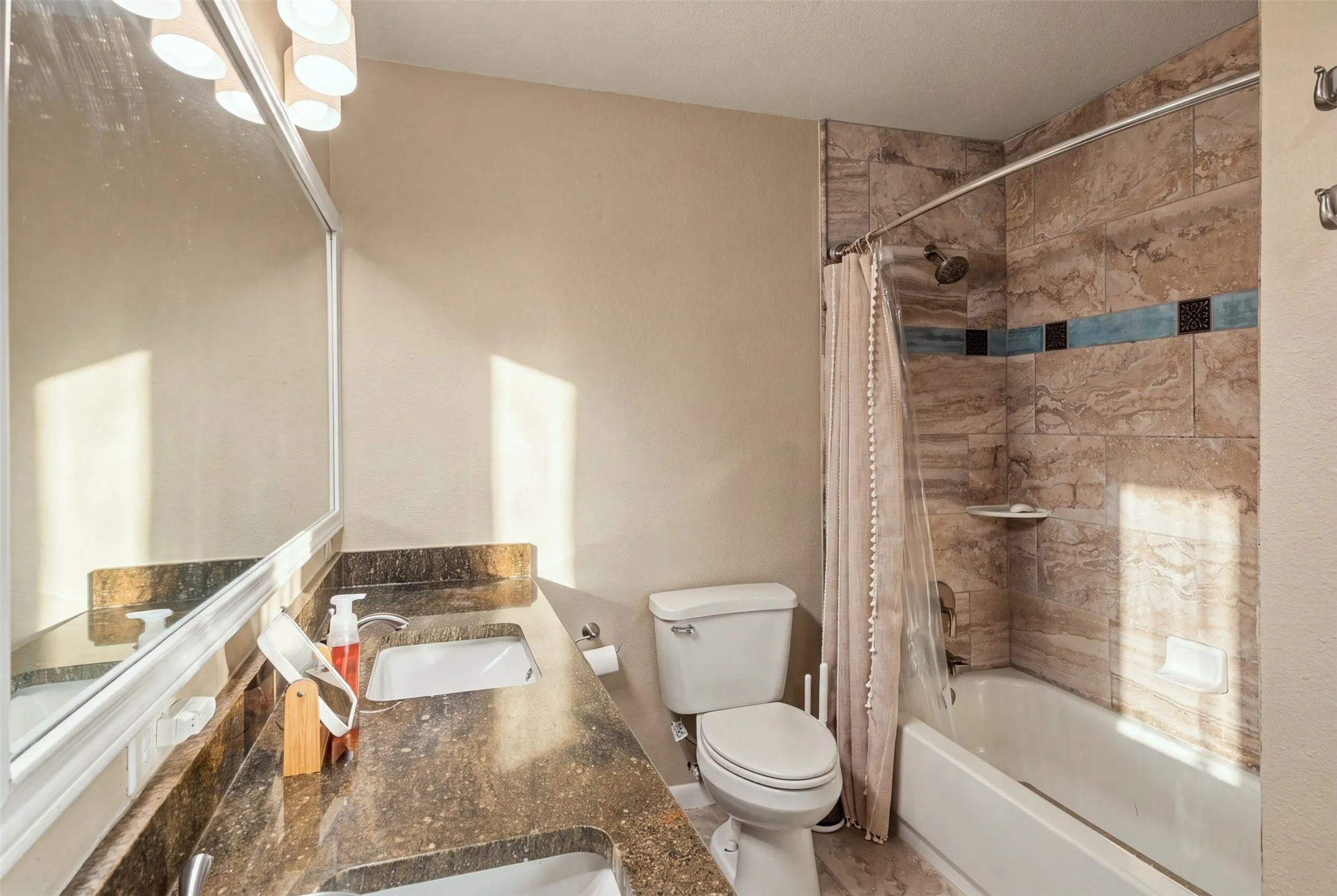 Single Family Residence For Sale in Tarrant County , 2811 Crowley Court, Arlington, Texas 76012, 4 Bedroom, 3 Bathroom, 2 Garage spaces, 2,856 Sqft, built in 1969, mls#21360074, Real Estate Agent in Arlington, Homes For Sale in Tarrant county, Homes For Sale in Arlington, Realtor in Arlington Texas, Real Estate Brokerage Independent Realty Texas, Luminita Cordes Realtor