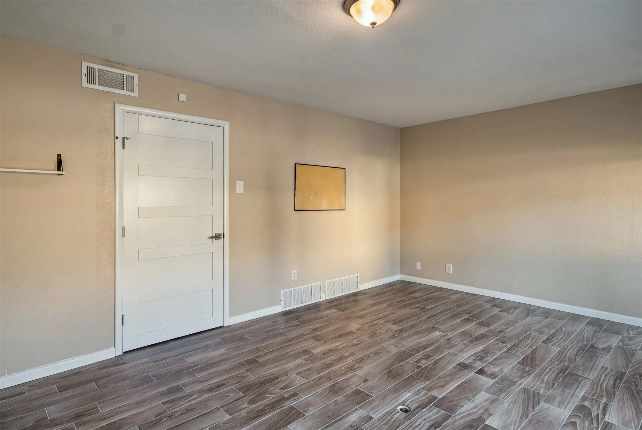 Single Family Residence For Sale in Tarrant County , 2811 Crowley Court, Arlington, Texas 76012, 4 Bedroom, 3 Bathroom, 2 Garage spaces, 2,856 Sqft, built in 1969, mls#21360074, Real Estate Agent in Arlington, Homes For Sale in Tarrant county, Homes For Sale in Arlington, Realtor in Arlington Texas, Real Estate Brokerage Independent Realty Texas, Luminita Cordes Realtor