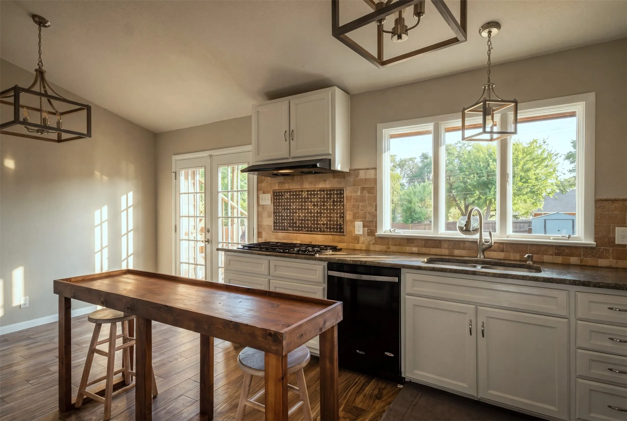 Single Family Residence For Sale in Tarrant County , 2811 Crowley Court, Arlington, Texas 76012, 4 Bedroom, 3 Bathroom, 2 Garage spaces, 2,856 Sqft, built in 1969, mls#21360074, Real Estate Agent in Arlington, Homes For Sale in Tarrant county, Homes For Sale in Arlington, Realtor in Arlington Texas, Real Estate Brokerage Independent Realty Texas, Luminita Cordes Realtor