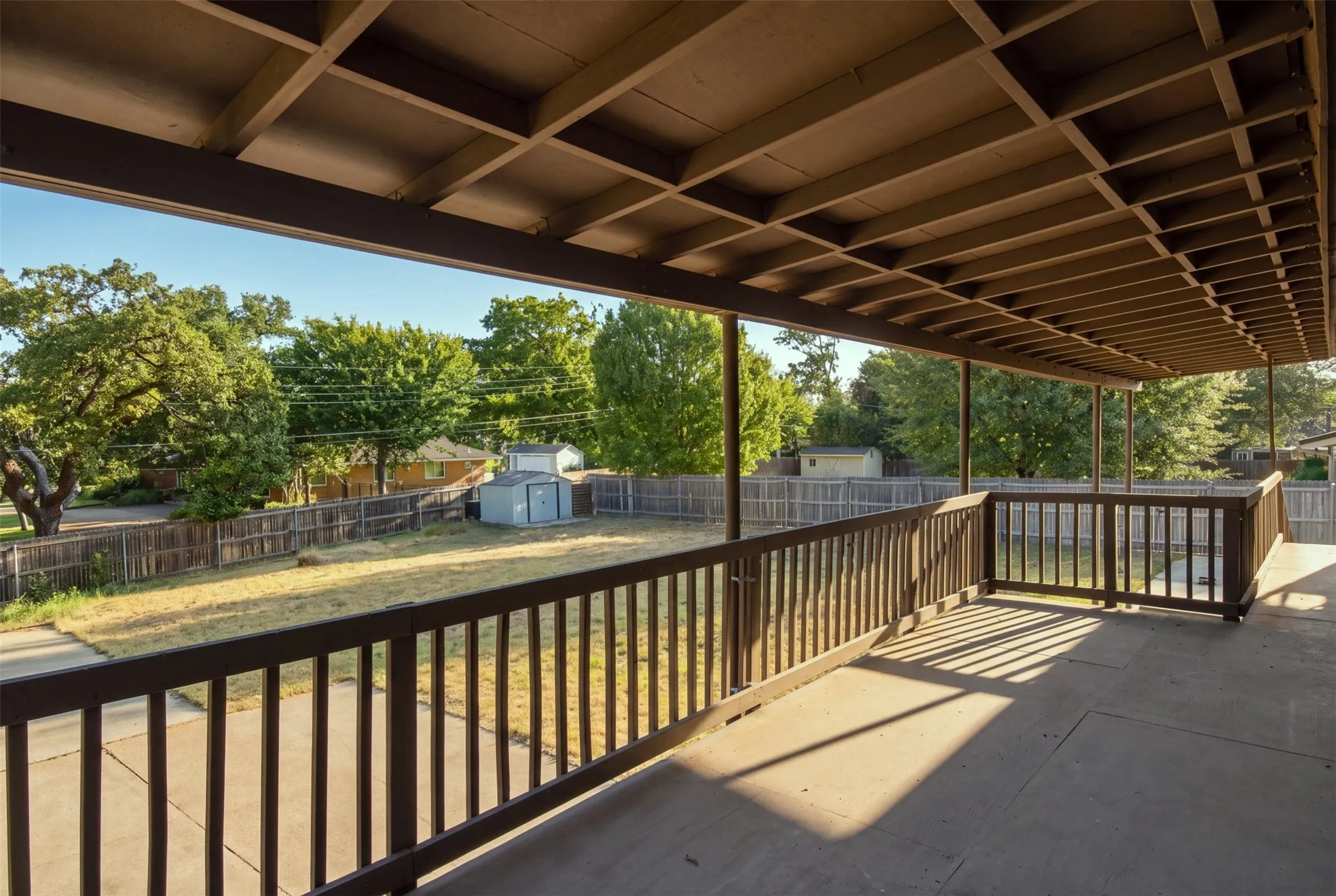 Single Family Residence For Sale in Tarrant County , 2811 Crowley Court, Arlington, Texas 76012, 4 Bedroom, 3 Bathroom, 2 Garage spaces, 2,856 Sqft, built in 1969, mls#21360074, Real Estate Agent in Arlington, Homes For Sale in Tarrant county, Homes For Sale in Arlington, Realtor in Arlington Texas, Real Estate Brokerage Independent Realty Texas, Luminita Cordes Realtor