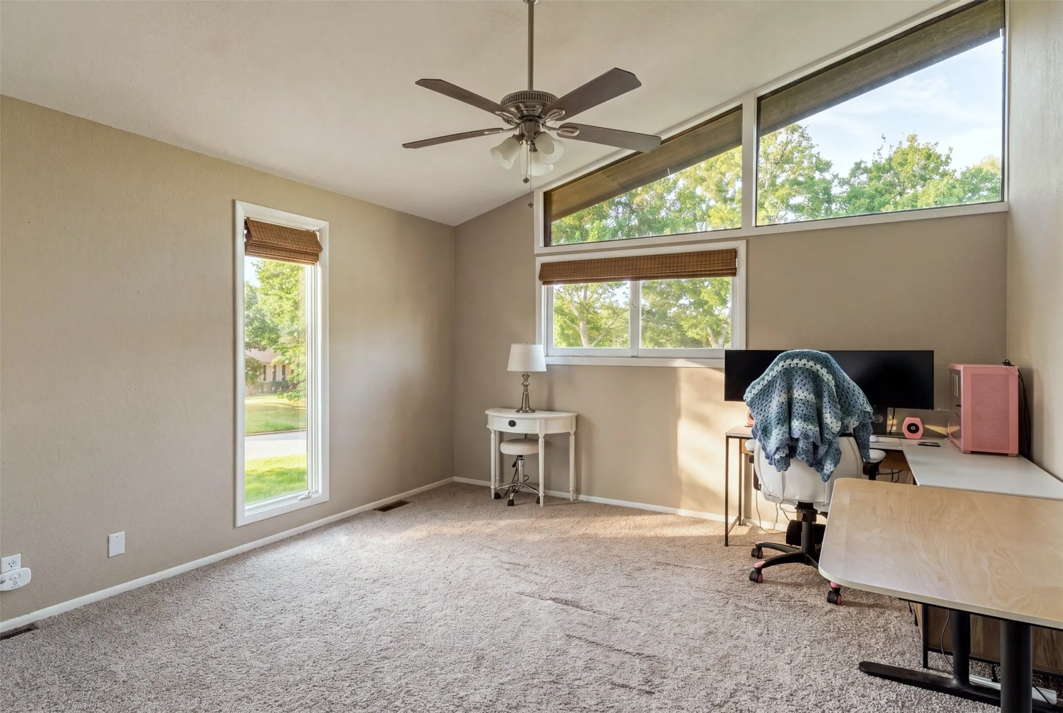 Single Family Residence For Sale in Tarrant County , 2811 Crowley Court, Arlington, Texas 76012, 4 Bedroom, 3 Bathroom, 2 Garage spaces, 2,856 Sqft, built in 1969, mls#21360074, Real Estate Agent in Arlington, Homes For Sale in Tarrant county, Homes For Sale in Arlington, Realtor in Arlington Texas, Real Estate Brokerage Independent Realty Texas, Luminita Cordes Realtor