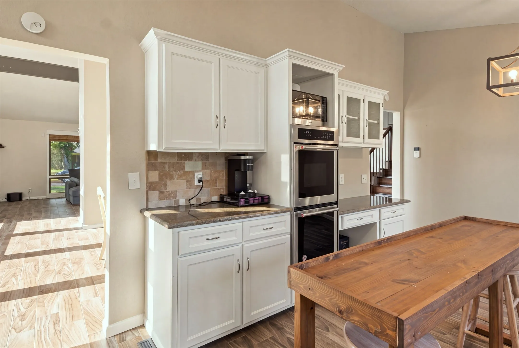 Single Family Residence For Sale in Tarrant County , 2811 Crowley Court, Arlington, Texas 76012, 4 Bedroom, 3 Bathroom, 2 Garage spaces, 2,856 Sqft, built in 1969, mls#21360074, Real Estate Agent in Arlington, Homes For Sale in Tarrant county, Homes For Sale in Arlington, Realtor in Arlington Texas, Real Estate Brokerage Independent Realty Texas, Luminita Cordes Realtor