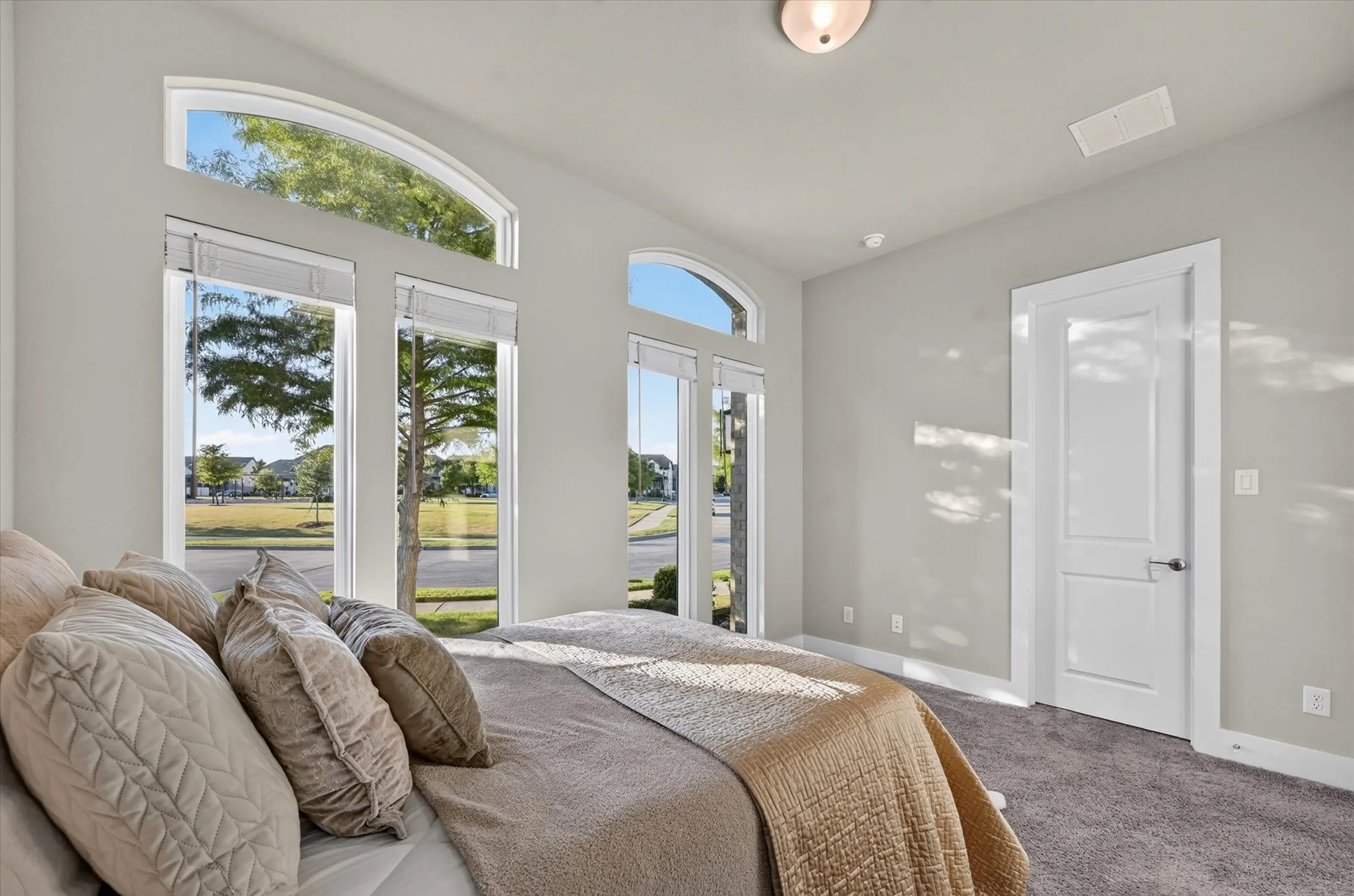 Secondary bedroom down