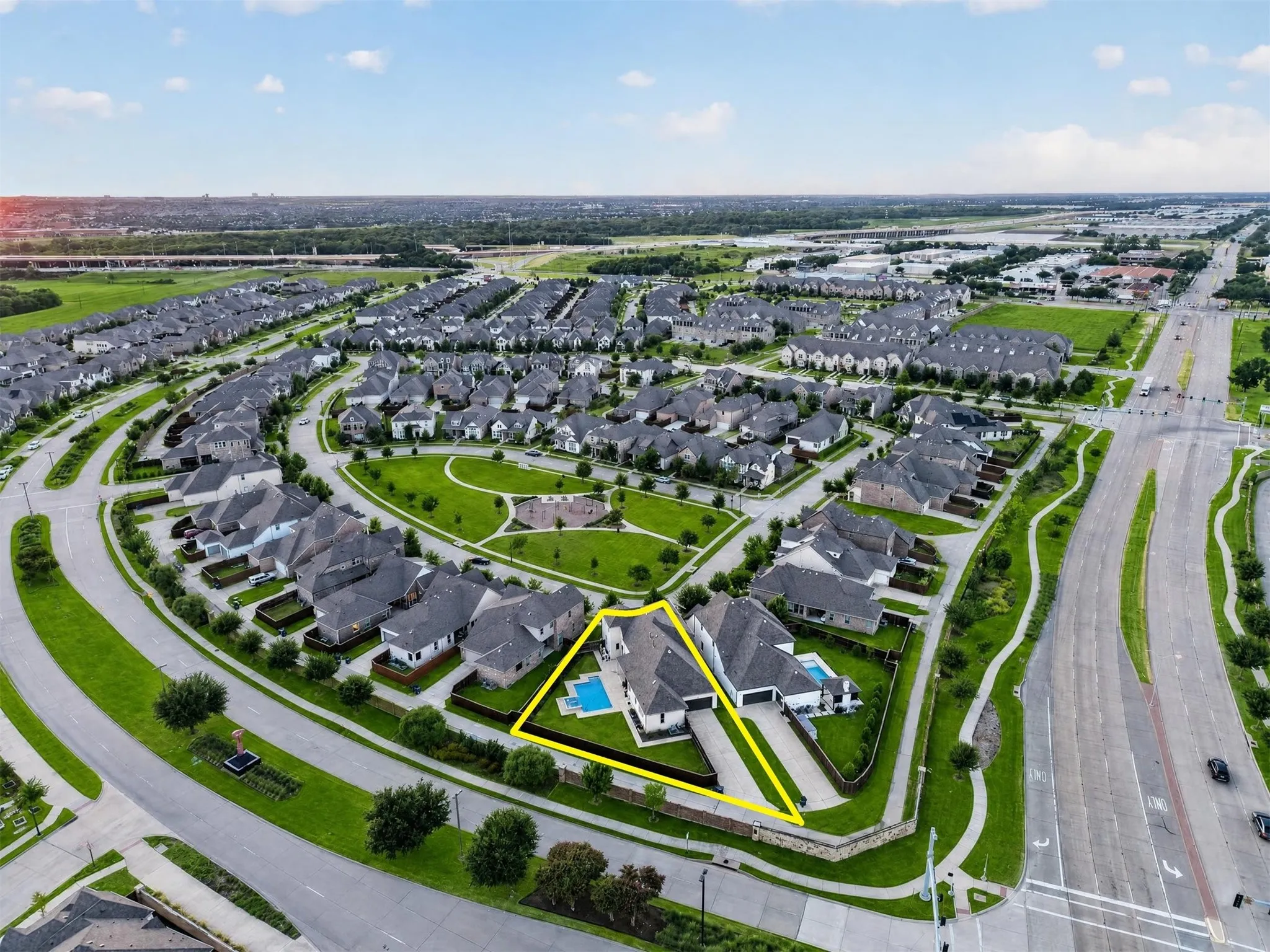 Single Family Residence For Sale in Dallas County , 1580 Verwood Circle, Farmers Branch, Texas 75234, 4 Bedroom, 4 Bathroom, 3 Garage spaces, 3,257 Sqft, built in 2019, mls#21356570, Real Estate Agent in Farmers Branch, Homes For Sale in Dallas county, Homes For Sale in Farmers Branch, Realtor in Farmers Branch Texas, Real Estate Brokerage Independent Realty Texas, Luminita Cordes Realtor