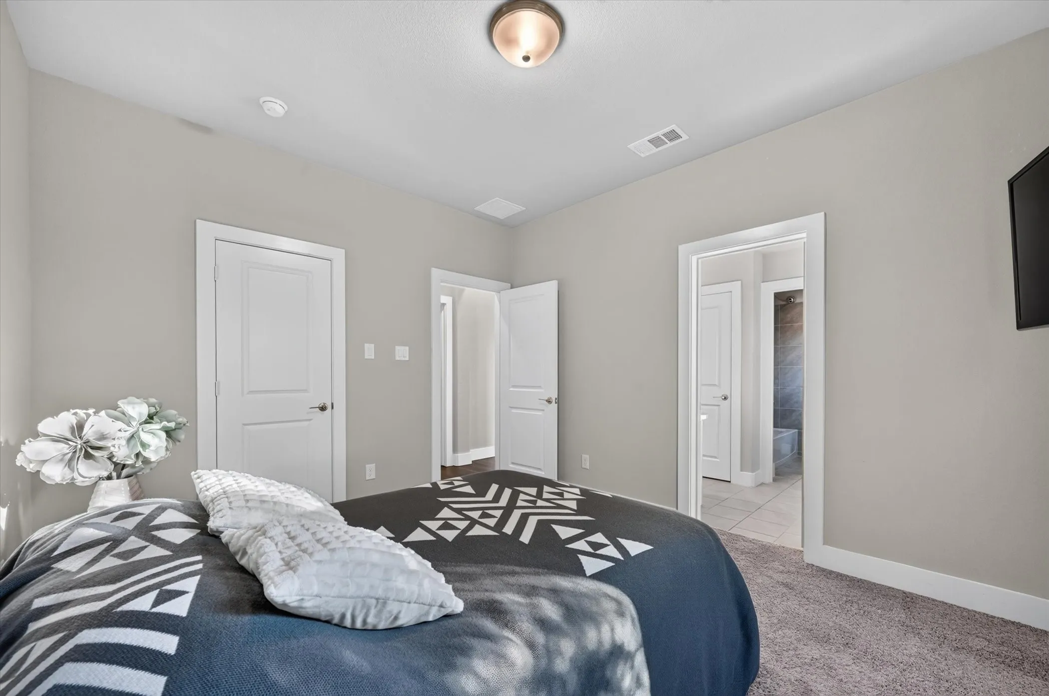 Secondary bedroom