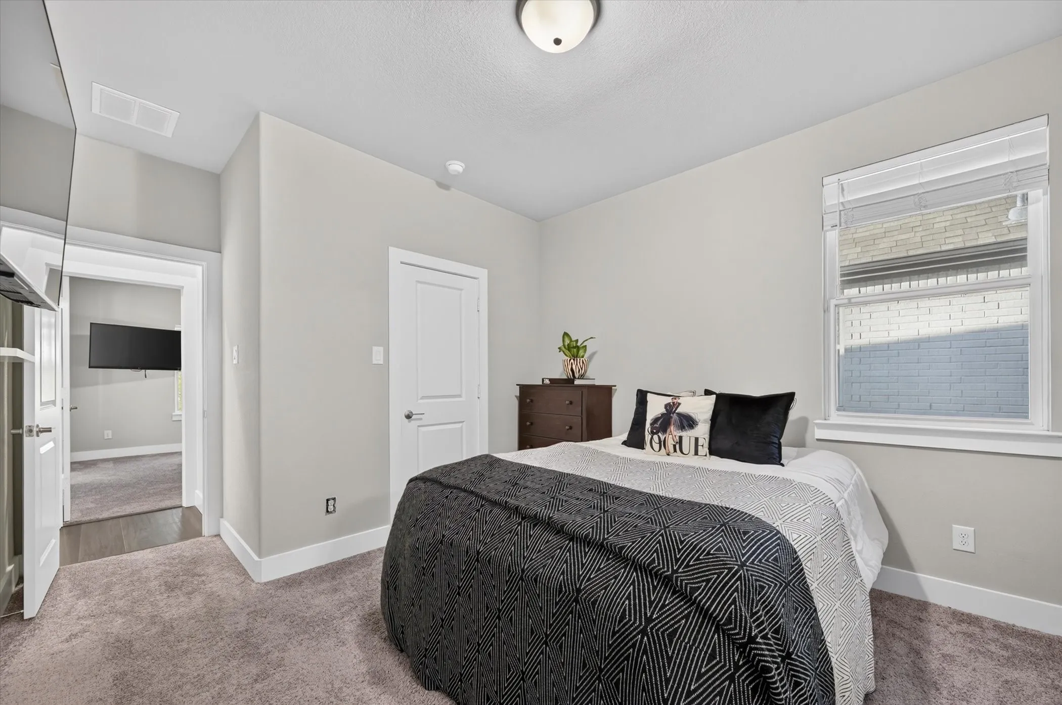 Secondary bedroom