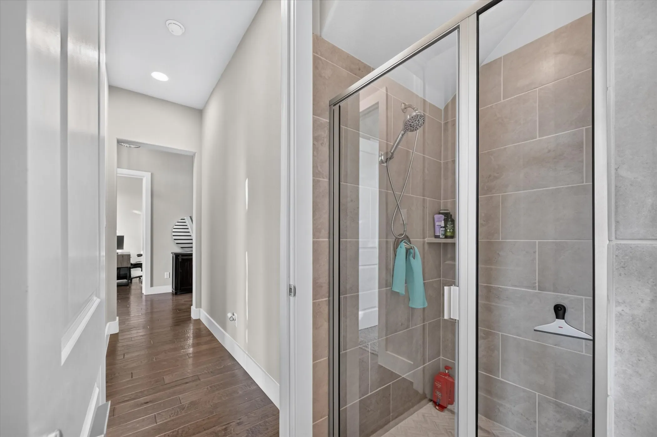 Ensuite bath down