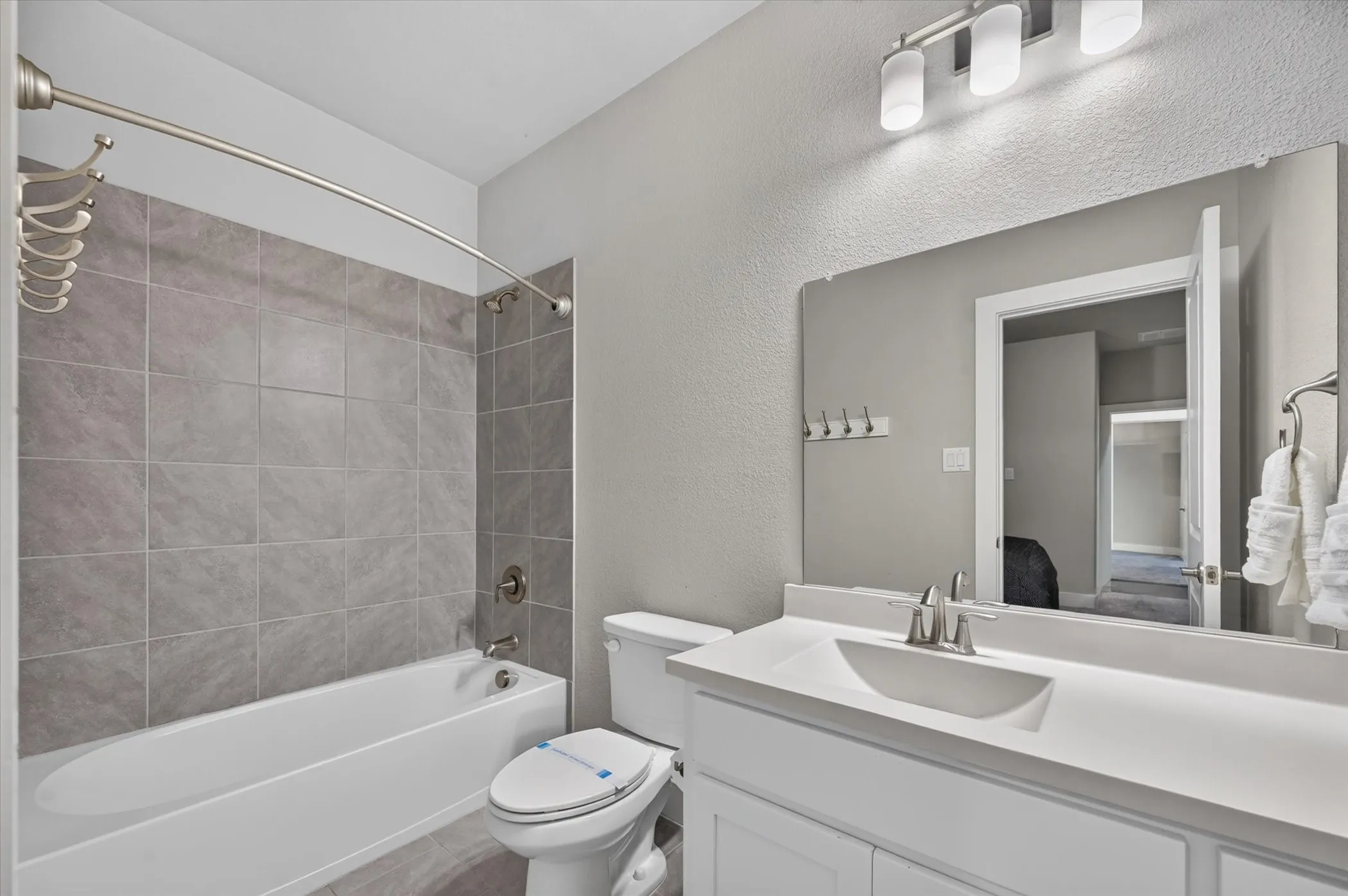 Single Family Residence For Sale in Dallas County , 1580 Verwood Circle, Farmers Branch, Texas 75234, 4 Bedroom, 4 Bathroom, 3 Garage spaces, 3,257 Sqft, built in 2019, mls#21356570, Real Estate Agent in Farmers Branch, Homes For Sale in Dallas county, Homes For Sale in Farmers Branch, Realtor in Farmers Branch Texas, Real Estate Brokerage Independent Realty Texas, Luminita Cordes Realtor