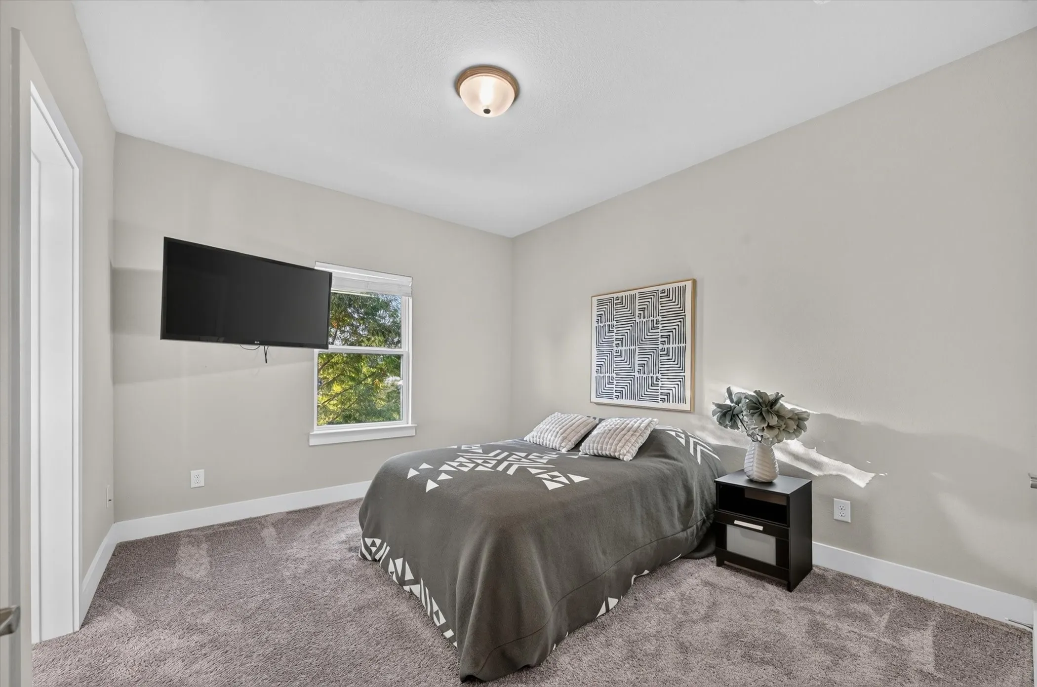 Secondary bedroom