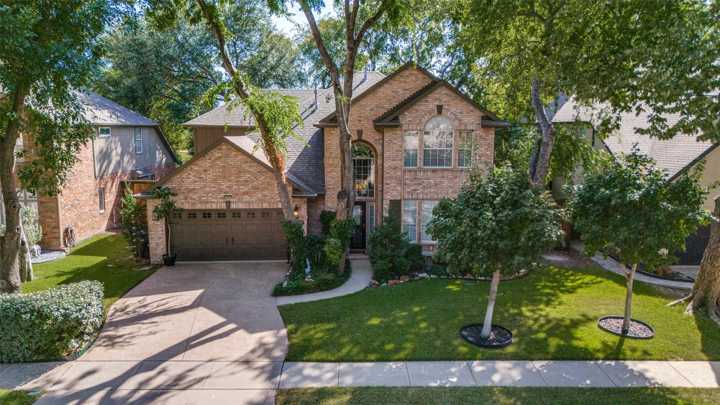 Single Family Residence For Sale in Collin County , 5817 Louisville Drive, Frisco, Texas 75035, 4 Bedroom, 3 Bathroom, 2 Garage spaces, 3,234 Sqft, built in 1995, mls#21354937, Real Estate Agent in Frisco, Homes For Sale in Collin county, Homes For Sale in Frisco, Realtor in Frisco Texas, Real Estate Brokerage Independent Realty Texas, Luminita Cordes Realtor