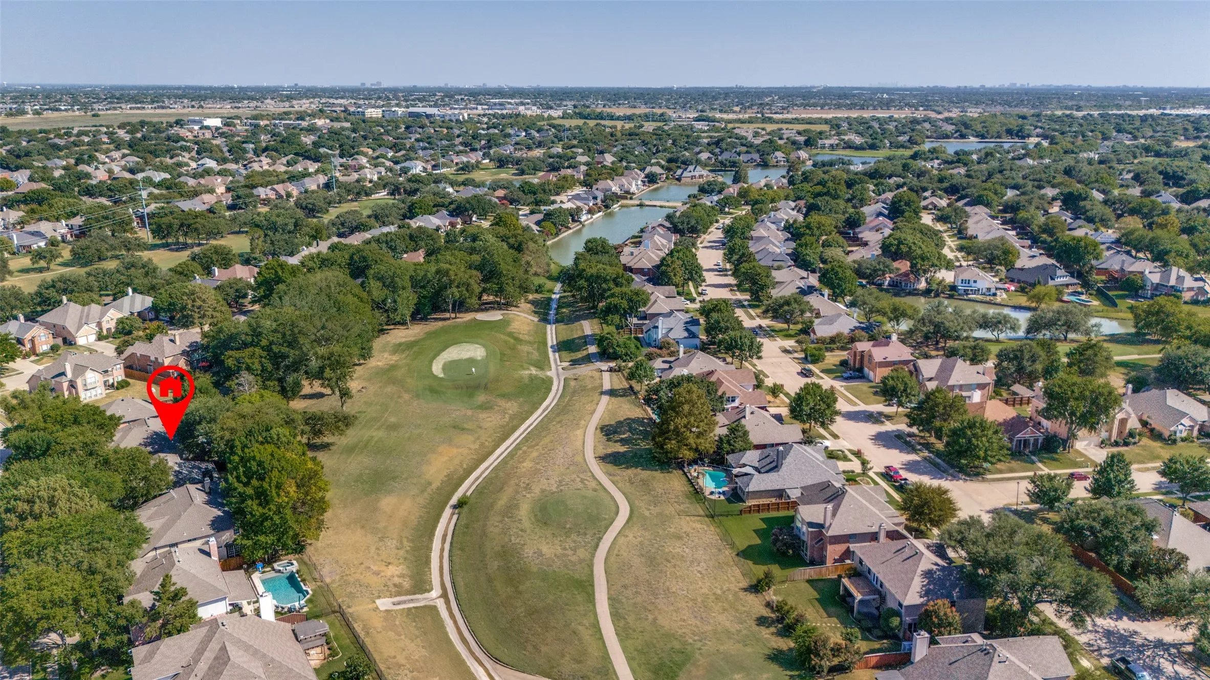 Privacy and greenspaces- golf from your backyard!
