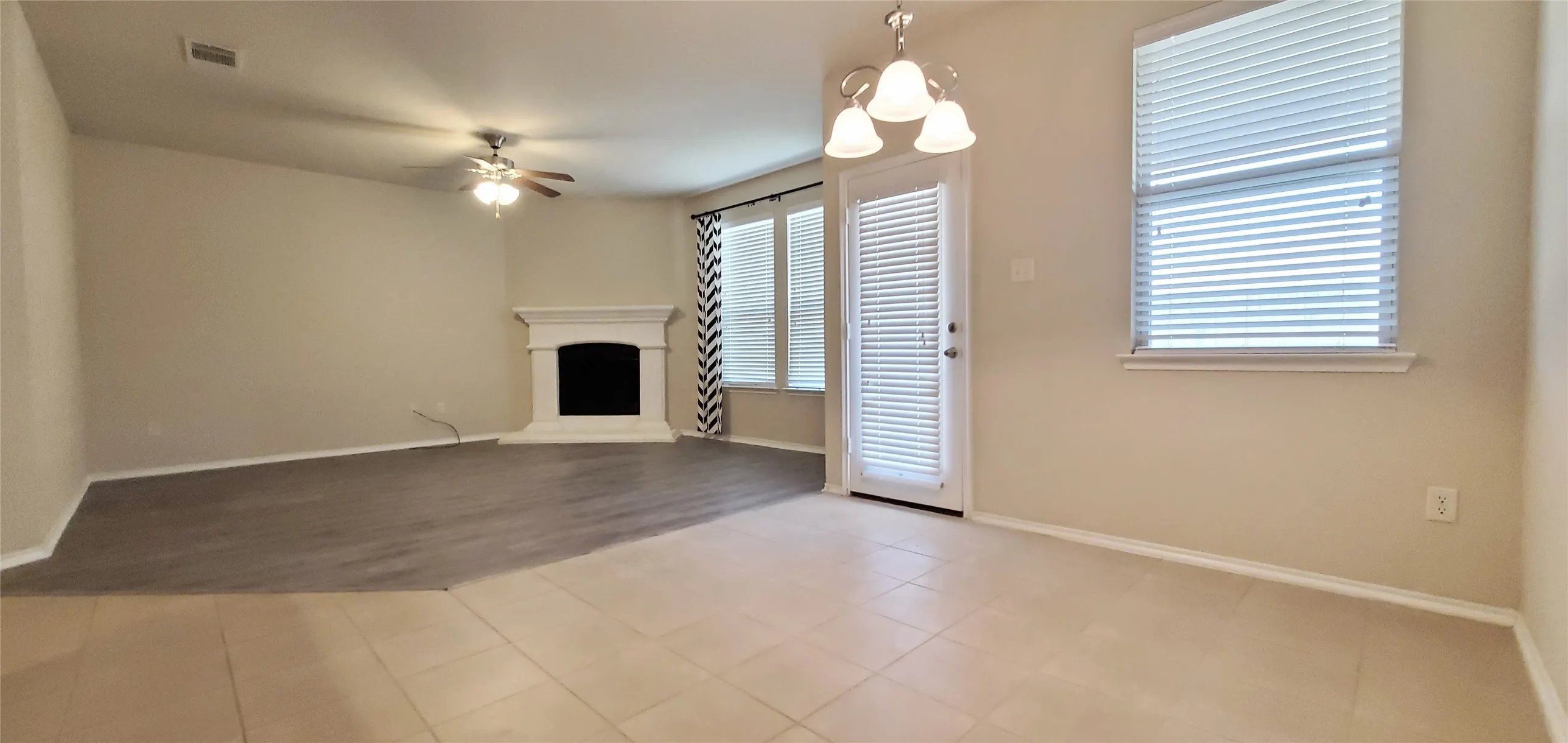 Single Family Residence For Sale in Collin County , 133 Oriole Drive, Anna, Texas 75409, 3 Bedroom, 3 Bathroom, 2 Garage spaces, 2,255 Sqft, built in 2013, mls#21360550, Real Estate Agent in Anna, Homes For Sale in Collin county, Homes For Sale in Anna, Realtor in Anna Texas, Real Estate Brokerage Independent Realty Texas, Luminita Cordes Realtor