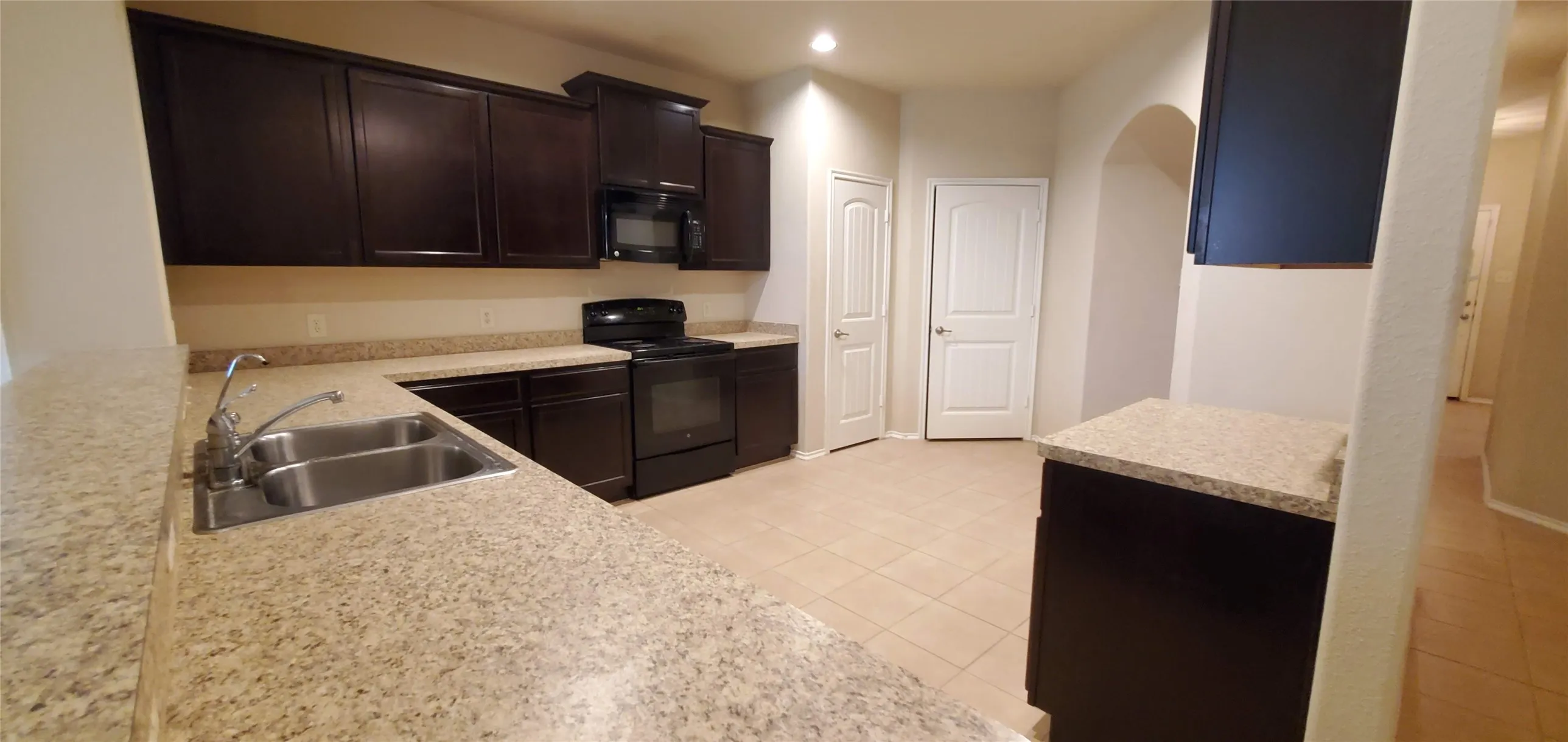 Single Family Residence For Sale in Collin County , 133 Oriole Drive, Anna, Texas 75409, 3 Bedroom, 3 Bathroom, 2 Garage spaces, 2,255 Sqft, built in 2013, mls#21360550, Real Estate Agent in Anna, Homes For Sale in Collin county, Homes For Sale in Anna, Realtor in Anna Texas, Real Estate Brokerage Independent Realty Texas, Luminita Cordes Realtor