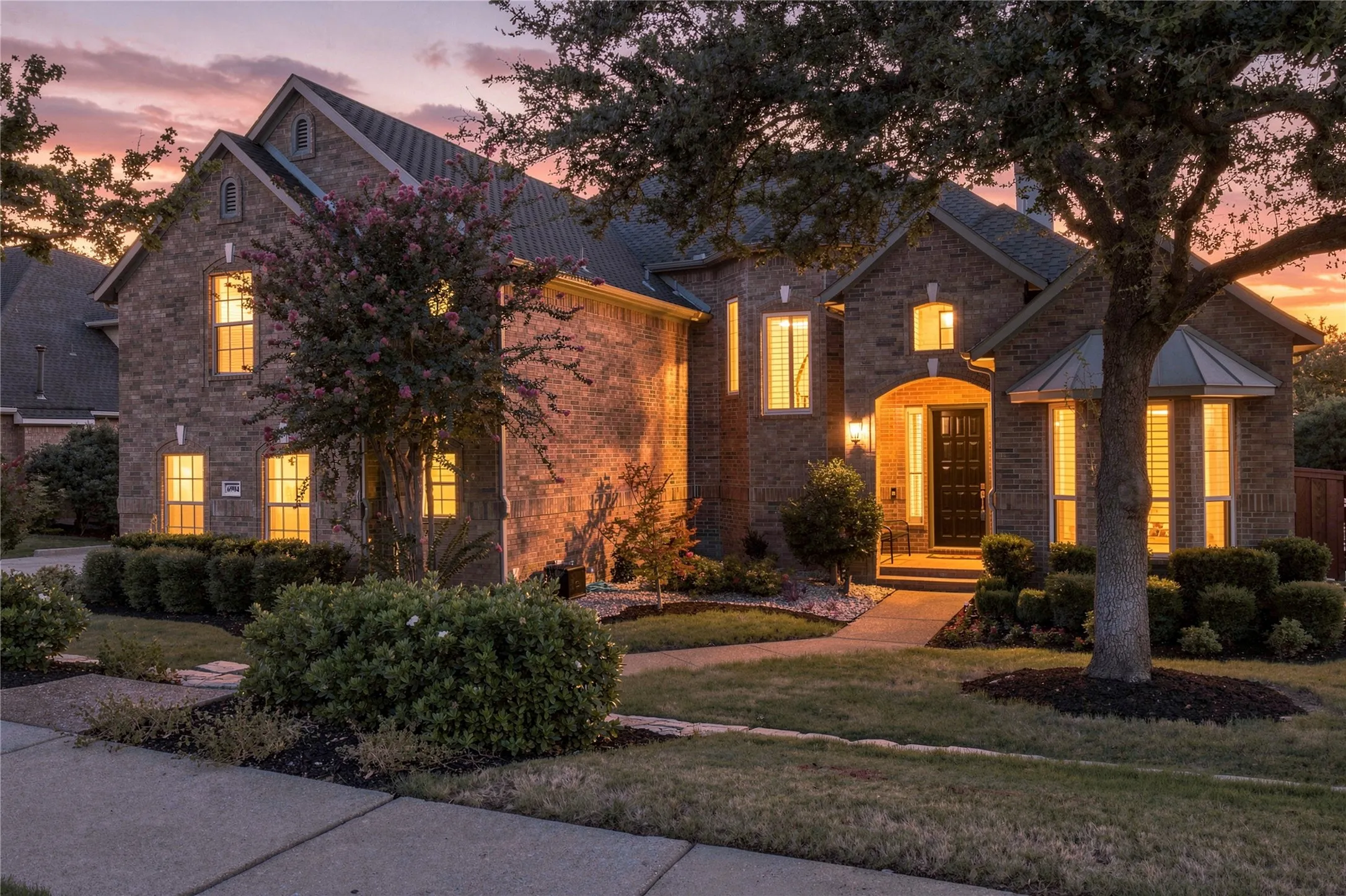 Single Family Residence For Sale in Collin County , 6904 Edgewater Drive, Mc Kinney, Texas 75072, 4 Bedroom, 4 Bathroom, 3 Garage spaces, 3,985 Sqft, built in 1998, mls#21342988, Real Estate Agent in Mc Kinney, Homes For Sale in Collin county, Homes For Sale in Mc Kinney, Realtor in Mc Kinney Texas, Real Estate Brokerage Independent Realty Texas, Luminita Cordes Realtor