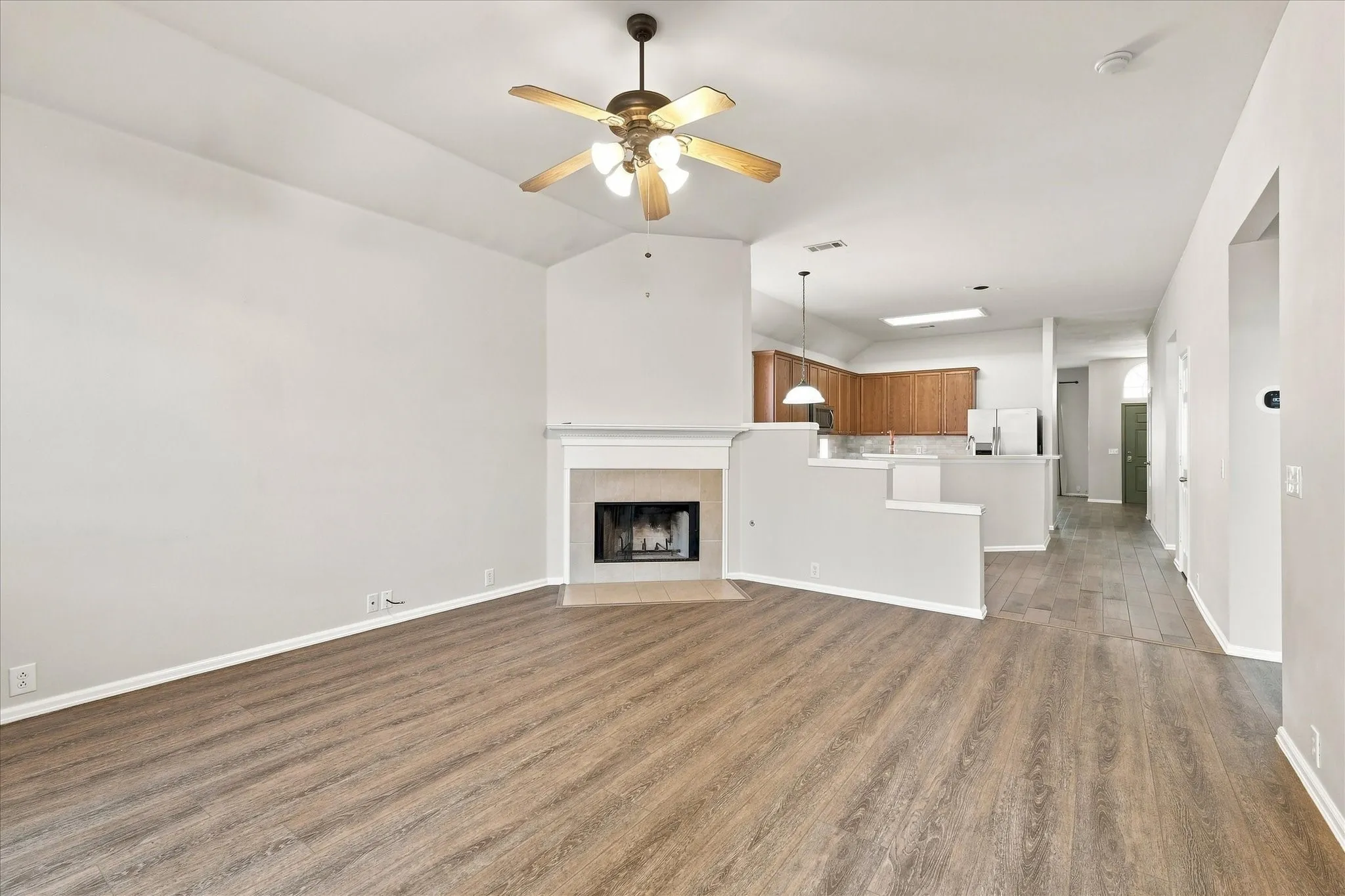 Single Family Residence For Rent in Denton County , 2812 THORNCREEK Lane, Fort Worth, Texas 76177, 3 Bedroom, 2 Bathroom, 2 Garage spaces, 2,006 Sqft, built in 2004, mls#21359141, Real Estate Agent in Fort Worth, Homes For Rent in Denton county, Homes For Rent in Fort Worth, Realtor in Fort Worth Texas, Real Estate Brokerage Independent Realty Texas, Luminita Cordes Realtor