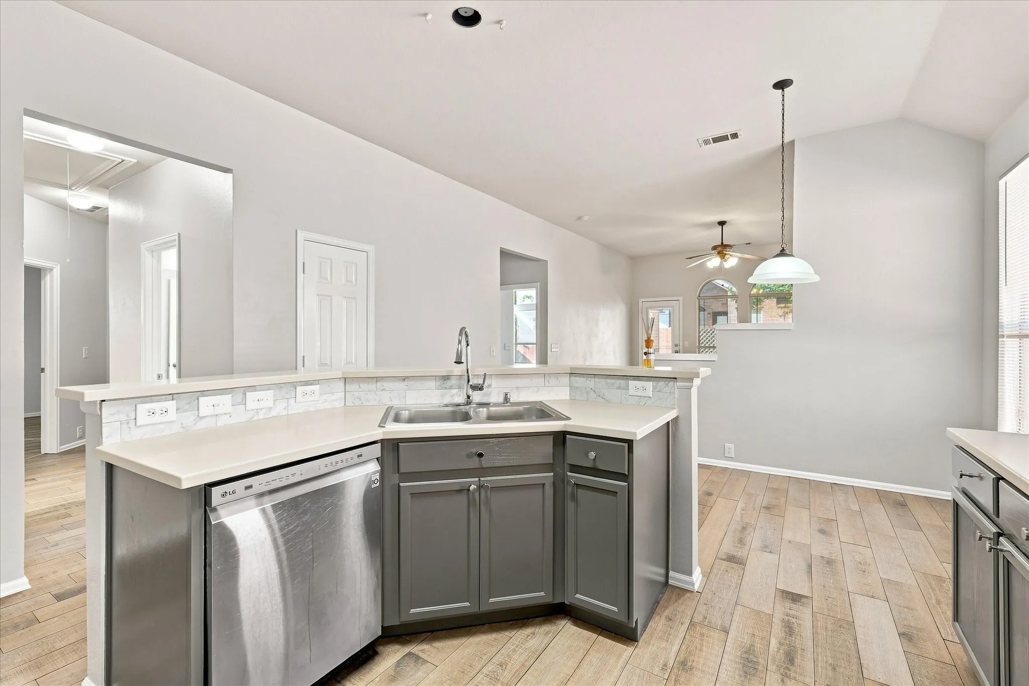 Single Family Residence For Rent in Denton County , 2812 THORNCREEK Lane, Fort Worth, Texas 76177, 3 Bedroom, 2 Bathroom, 2 Garage spaces, 2,006 Sqft, built in 2004, mls#21359141, Real Estate Agent in Fort Worth, Homes For Rent in Denton county, Homes For Rent in Fort Worth, Realtor in Fort Worth Texas, Real Estate Brokerage Independent Realty Texas, Luminita Cordes Realtor