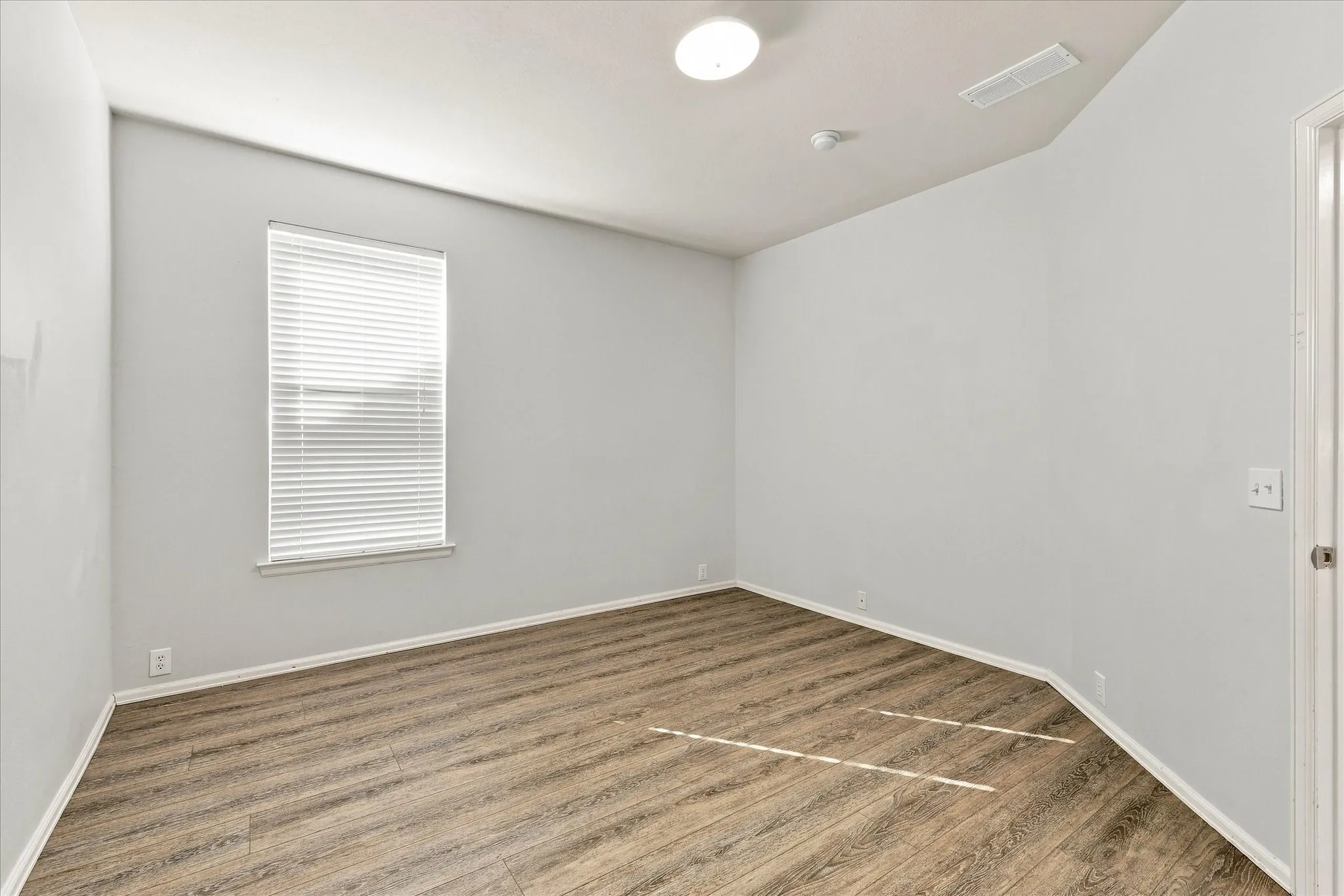 Single Family Residence For Rent in Denton County , 2812 THORNCREEK Lane, Fort Worth, Texas 76177, 3 Bedroom, 2 Bathroom, 2 Garage spaces, 2,006 Sqft, built in 2004, mls#21359141, Real Estate Agent in Fort Worth, Homes For Rent in Denton county, Homes For Rent in Fort Worth, Realtor in Fort Worth Texas, Real Estate Brokerage Independent Realty Texas, Luminita Cordes Realtor