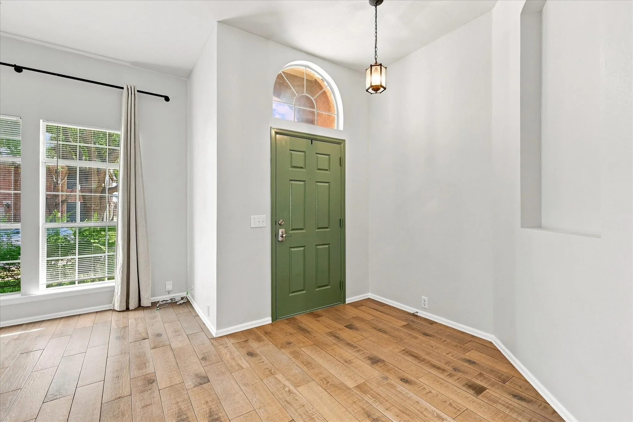 Single Family Residence For Rent in Denton County , 2812 THORNCREEK Lane, Fort Worth, Texas 76177, 3 Bedroom, 2 Bathroom, 2 Garage spaces, 2,006 Sqft, built in 2004, mls#21359141, Real Estate Agent in Fort Worth, Homes For Rent in Denton county, Homes For Rent in Fort Worth, Realtor in Fort Worth Texas, Real Estate Brokerage Independent Realty Texas, Luminita Cordes Realtor
