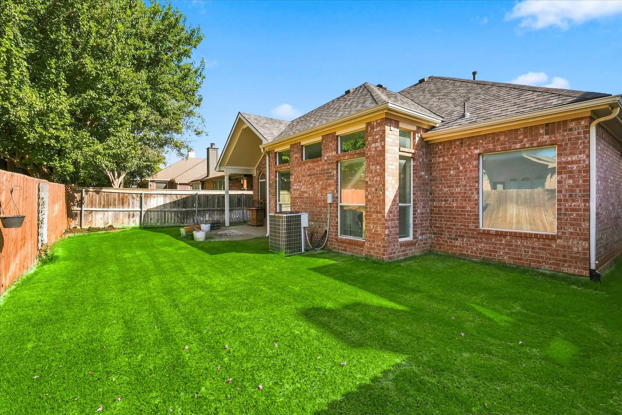 Single Family Residence For Rent in Denton County , 2812 THORNCREEK Lane, Fort Worth, Texas 76177, 3 Bedroom, 2 Bathroom, 2 Garage spaces, 2,006 Sqft, built in 2004, mls#21359141, Real Estate Agent in Fort Worth, Homes For Rent in Denton county, Homes For Rent in Fort Worth, Realtor in Fort Worth Texas, Real Estate Brokerage Independent Realty Texas, Luminita Cordes Realtor