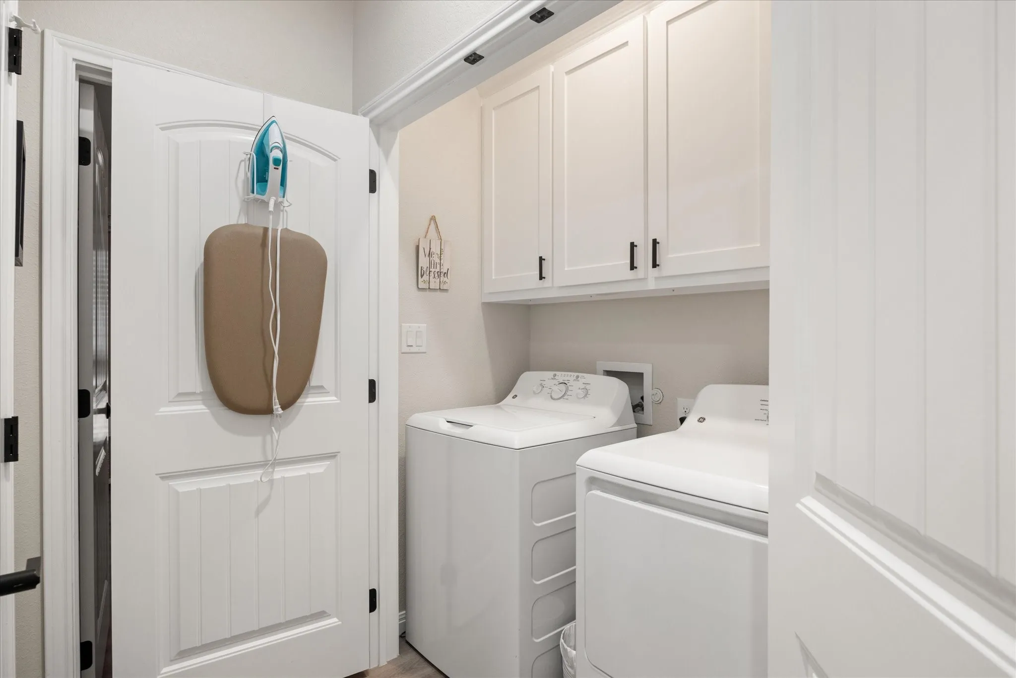 Single Family Residence For Sale in Hood County , 1608 Ridgeview Trail, Granbury, Texas 76048, 2 Bedroom, 2 Bathroom, Garage spaces, 1,103 Sqft, built in 2022, mls#21356044, Real Estate Agent in Granbury, Homes For Sale in Hood county, Homes For Sale in Granbury, Realtor in Granbury Texas, Real Estate Brokerage Independent Realty Texas, Luminita Cordes Realtor