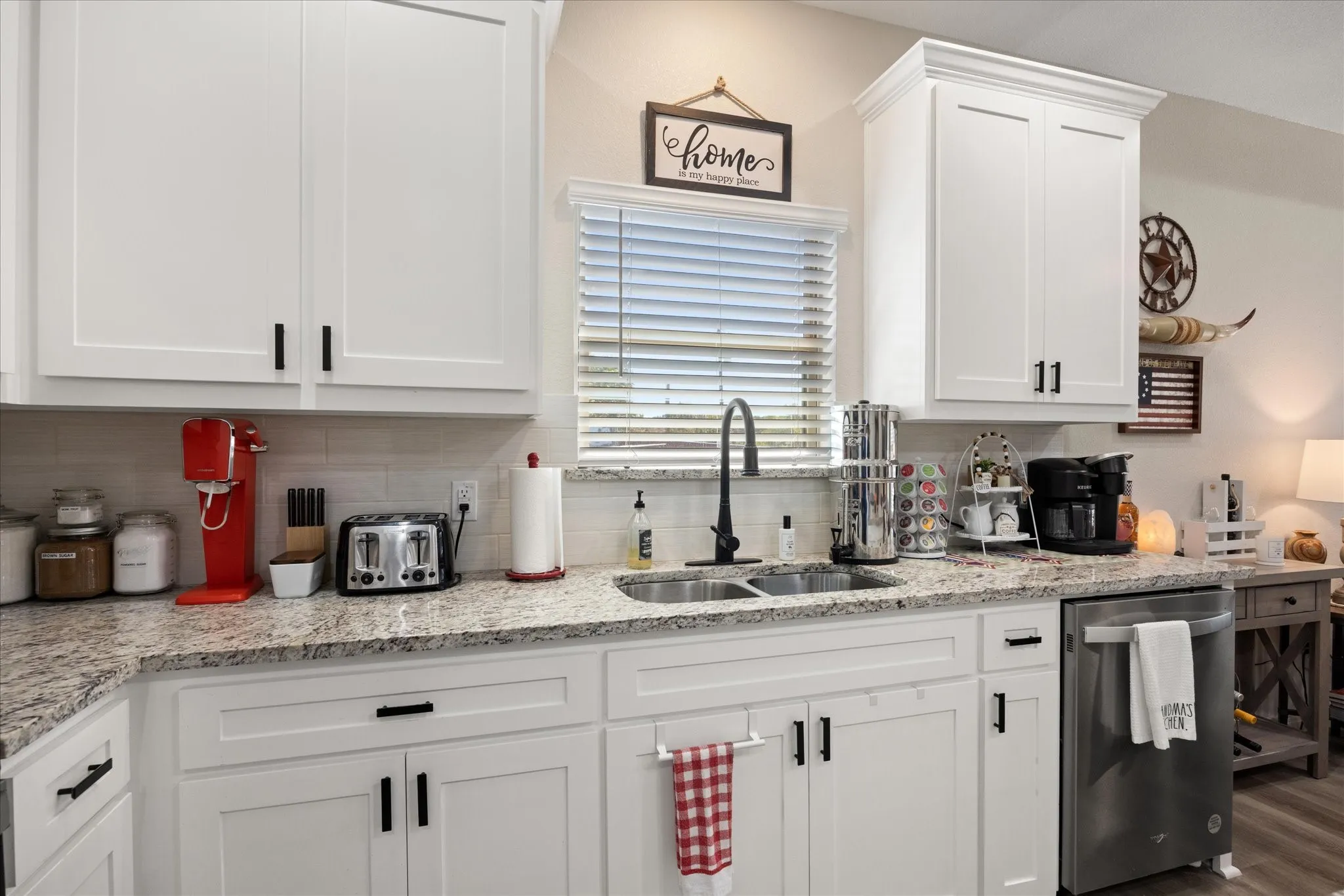 Single Family Residence For Sale in Hood County , 1608 Ridgeview Trail, Granbury, Texas 76048, 2 Bedroom, 2 Bathroom, Garage spaces, 1,103 Sqft, built in 2022, mls#21356044, Real Estate Agent in Granbury, Homes For Sale in Hood county, Homes For Sale in Granbury, Realtor in Granbury Texas, Real Estate Brokerage Independent Realty Texas, Luminita Cordes Realtor