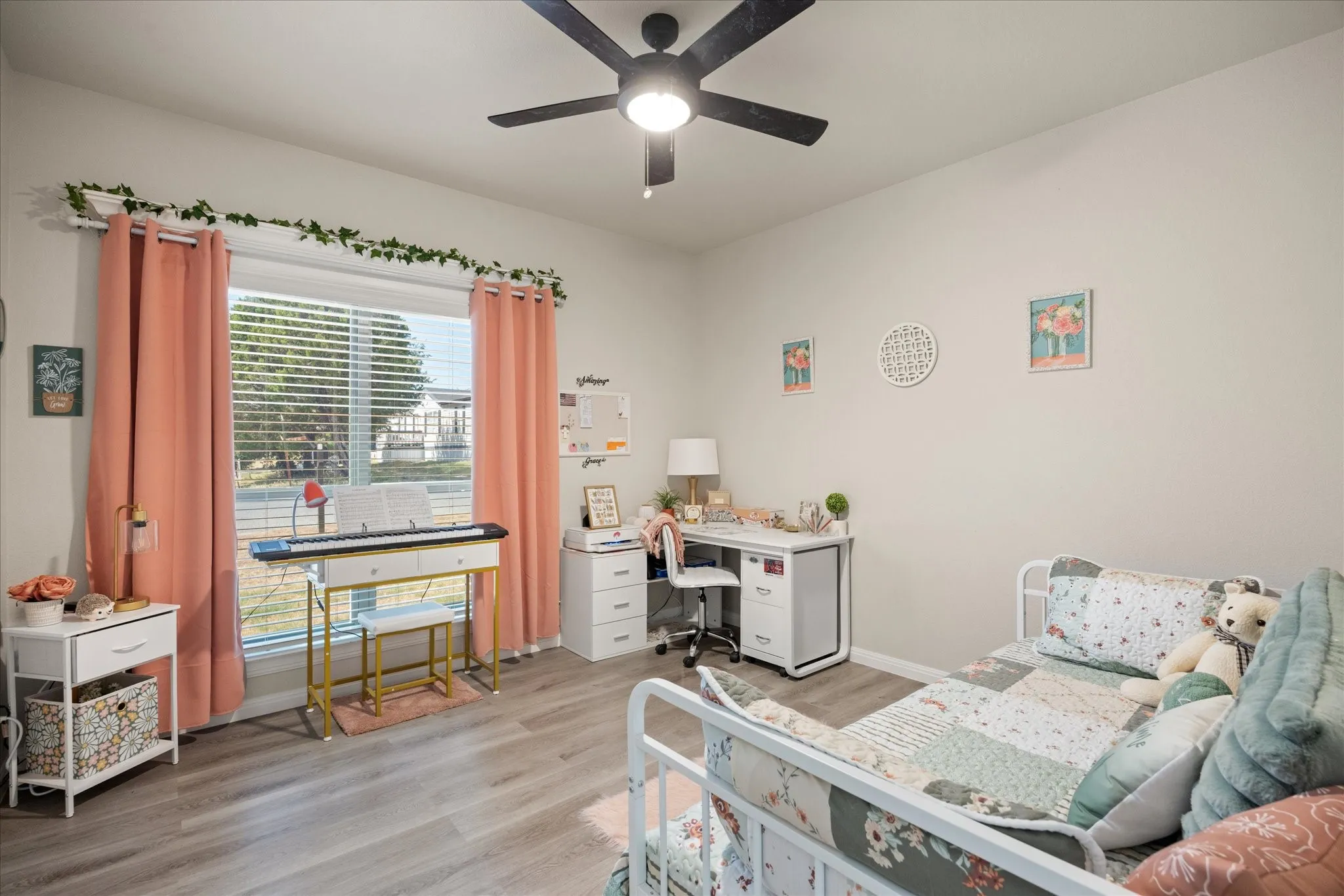 Single Family Residence For Sale in Hood County , 1608 Ridgeview Trail, Granbury, Texas 76048, 2 Bedroom, 2 Bathroom, Garage spaces, 1,103 Sqft, built in 2022, mls#21356044, Real Estate Agent in Granbury, Homes For Sale in Hood county, Homes For Sale in Granbury, Realtor in Granbury Texas, Real Estate Brokerage Independent Realty Texas, Luminita Cordes Realtor