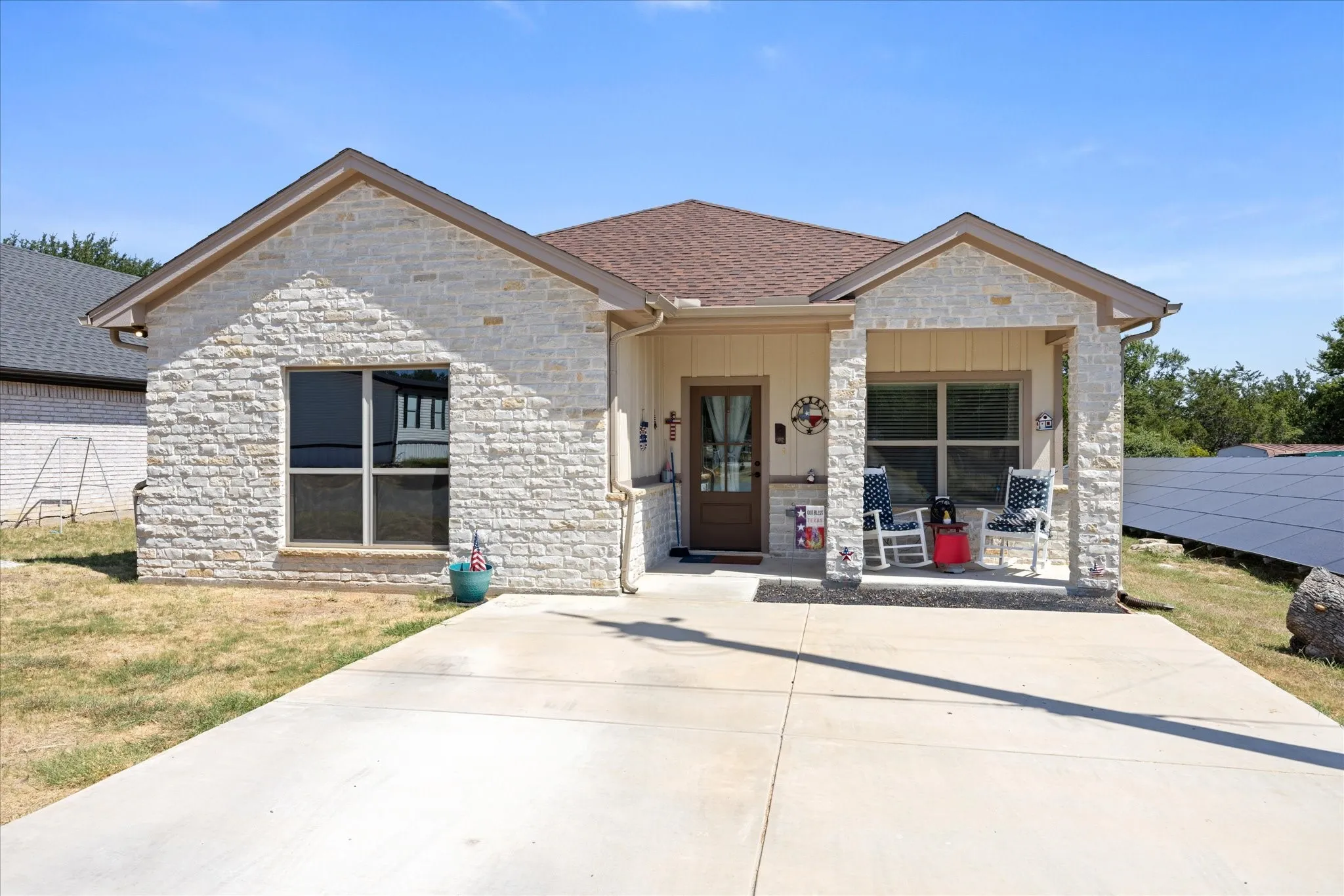 Single Family Residence For Sale in Hood County , 1608 Ridgeview Trail, Granbury, Texas 76048, 2 Bedroom, 2 Bathroom, Garage spaces, 1,103 Sqft, built in 2022, mls#21356044, Real Estate Agent in Granbury, Homes For Sale in Hood county, Homes For Sale in Granbury, Realtor in Granbury Texas, Real Estate Brokerage Independent Realty Texas, Luminita Cordes Realtor