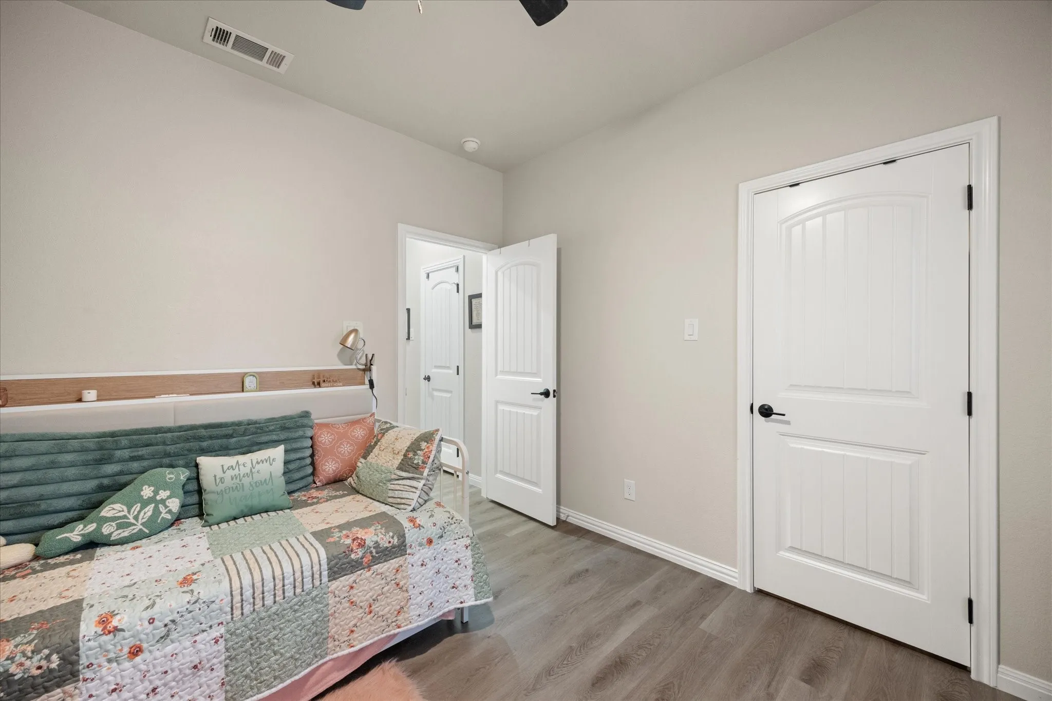 Single Family Residence For Sale in Hood County , 1608 Ridgeview Trail, Granbury, Texas 76048, 2 Bedroom, 2 Bathroom, Garage spaces, 1,103 Sqft, built in 2022, mls#21356044, Real Estate Agent in Granbury, Homes For Sale in Hood county, Homes For Sale in Granbury, Realtor in Granbury Texas, Real Estate Brokerage Independent Realty Texas, Luminita Cordes Realtor